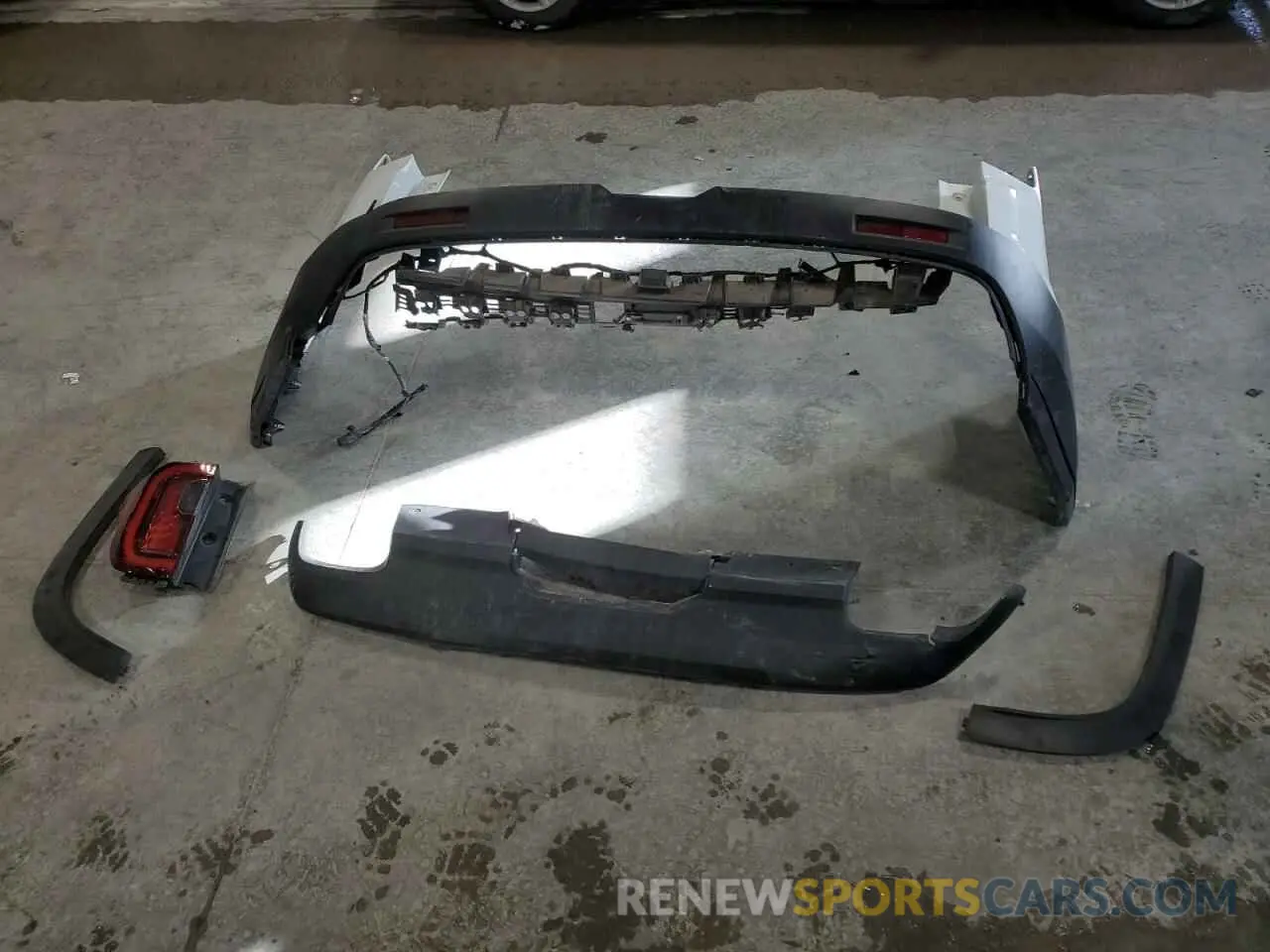 15 Photograph of a damaged car 1GKKNUL48PZ214499 GMC ACADIA 2023