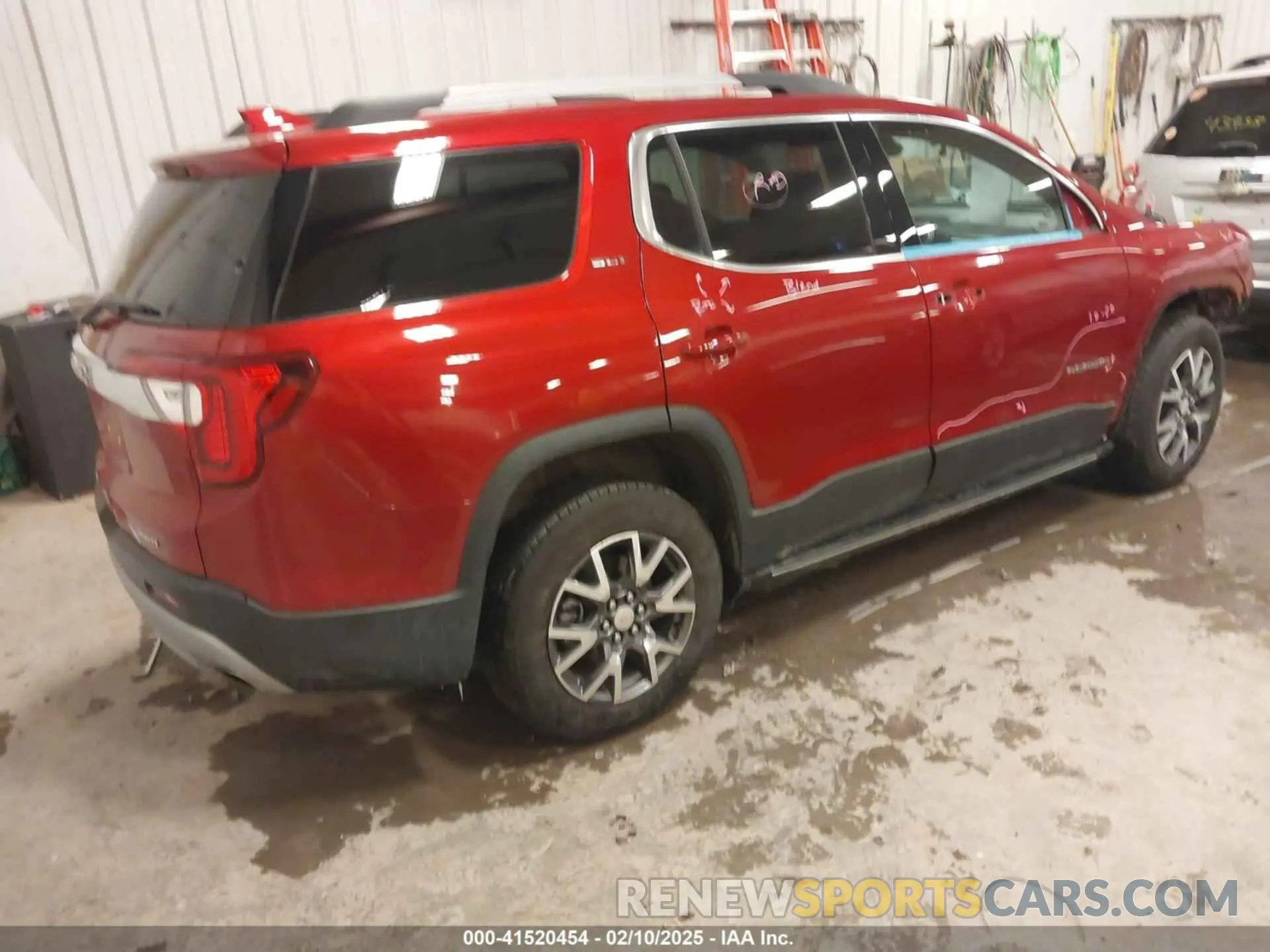 4 Photograph of a damaged car 1GKKNULS0PZ255501 GMC ACADIA 2023