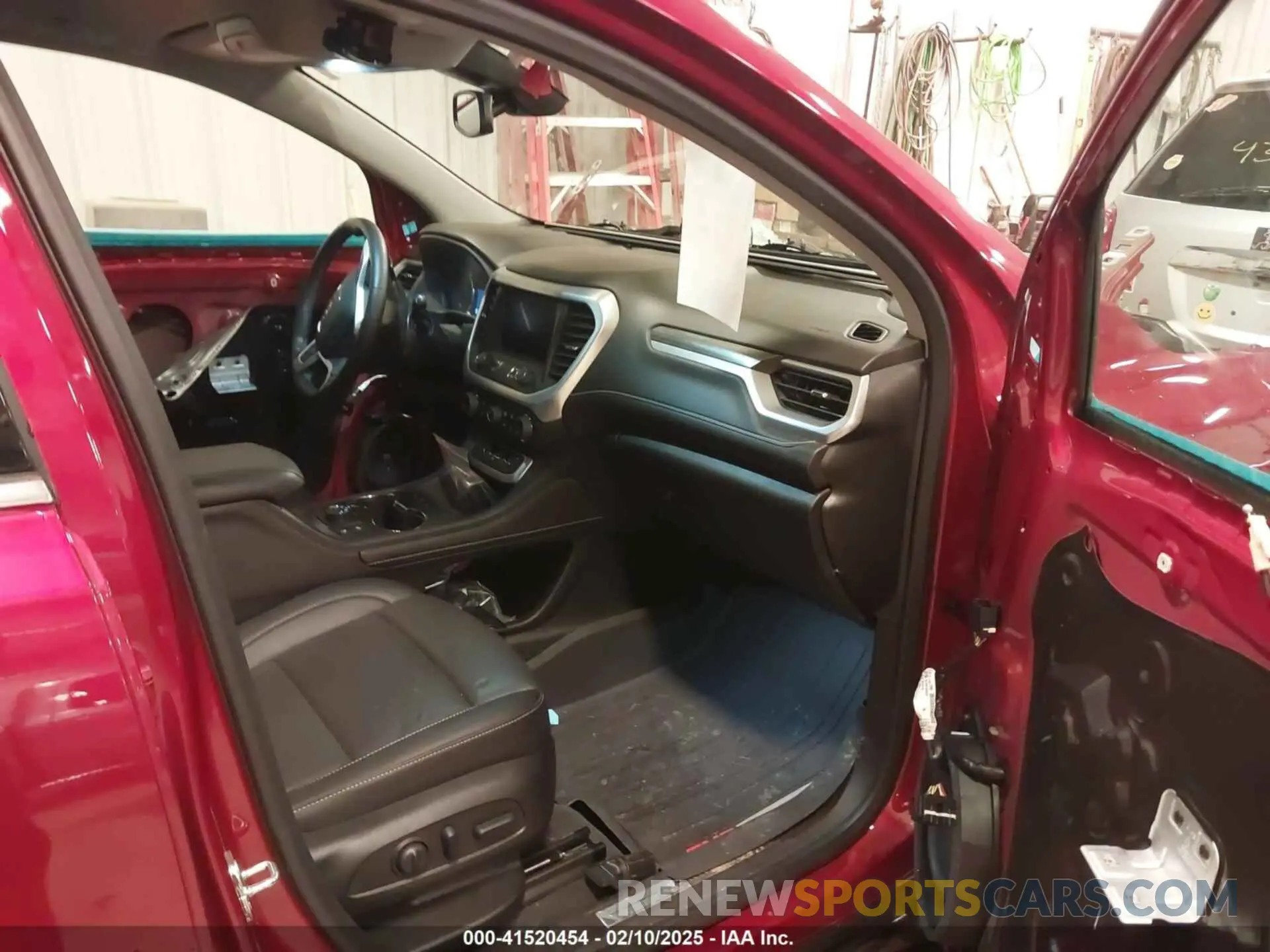 5 Photograph of a damaged car 1GKKNULS0PZ255501 GMC ACADIA 2023