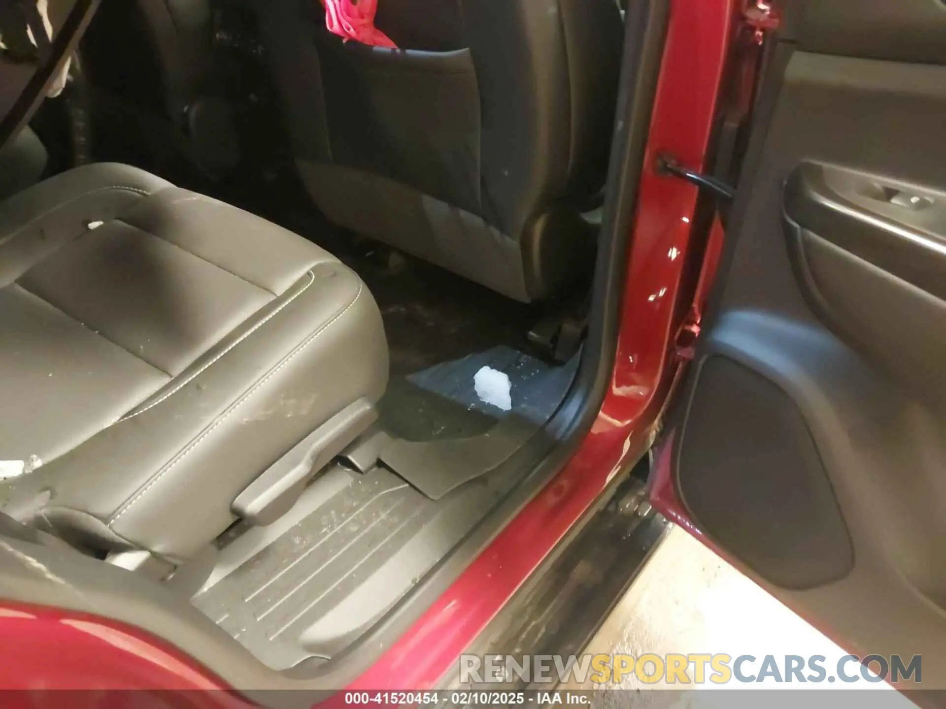 8 Photograph of a damaged car 1GKKNULS0PZ255501 GMC ACADIA 2023