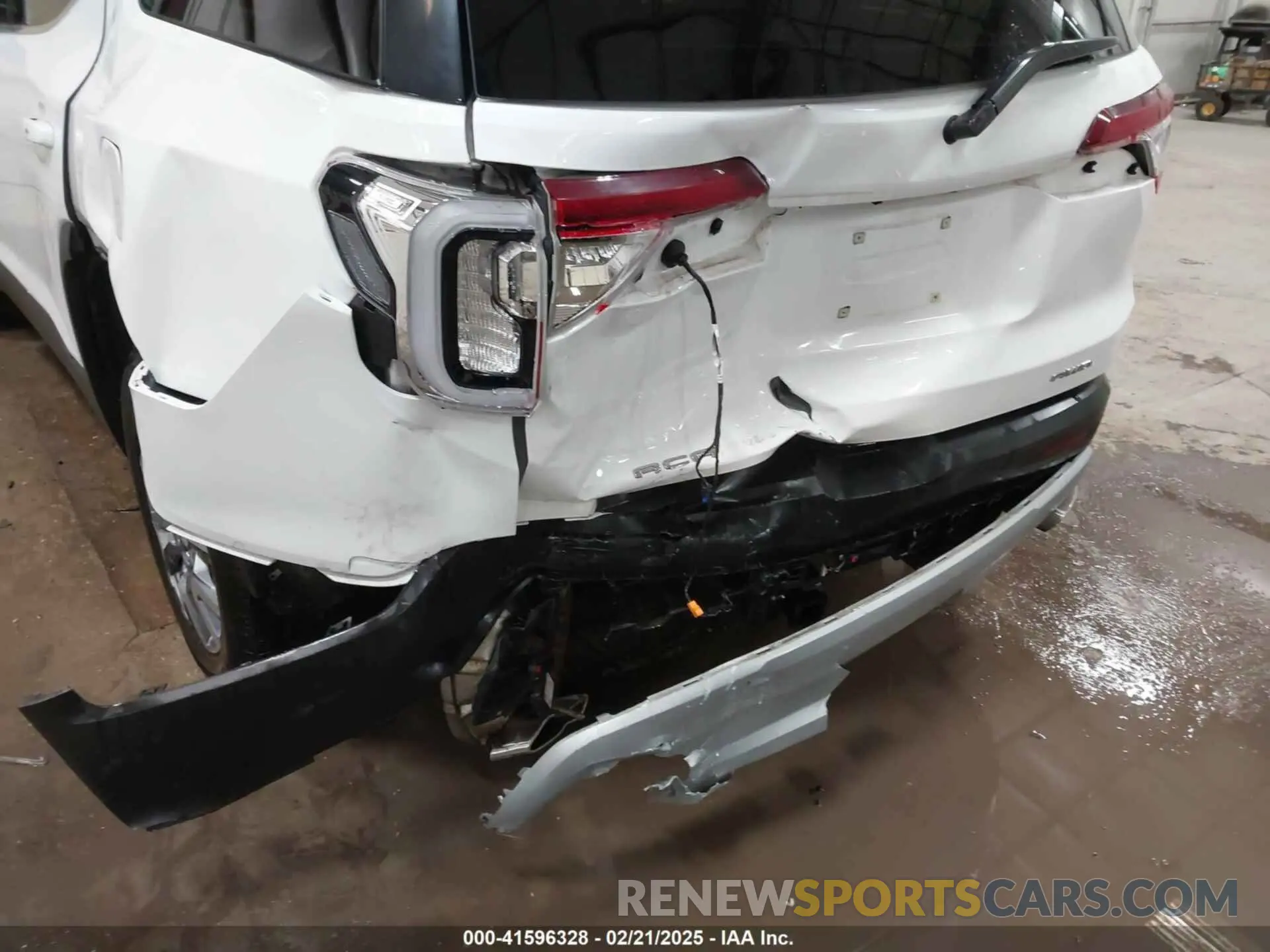 18 Photograph of a damaged car 1GKKNULS3PZ265228 GMC ACADIA 2023