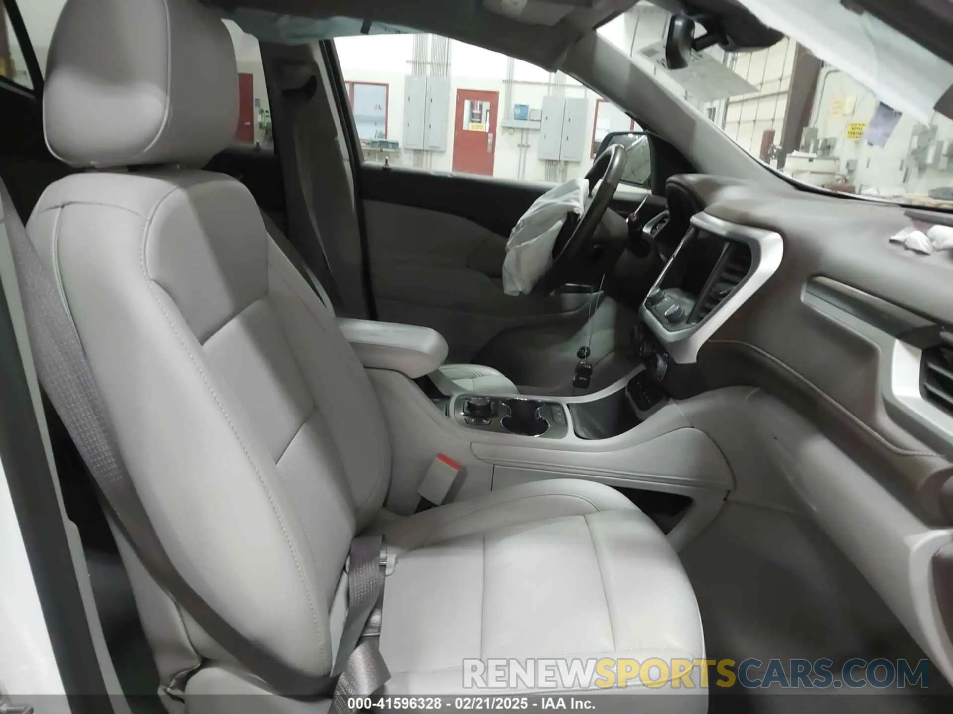 5 Photograph of a damaged car 1GKKNULS3PZ265228 GMC ACADIA 2023