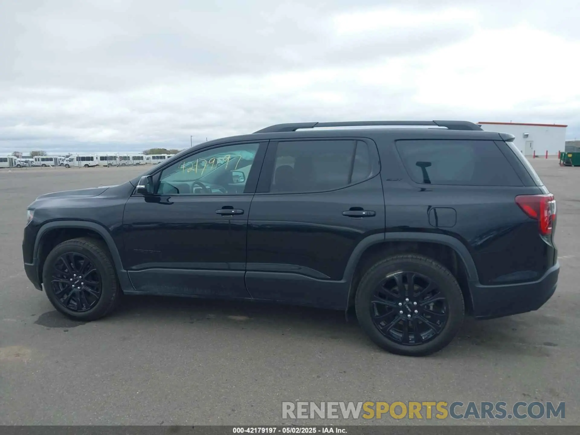 14 Photograph of a damaged car 1GKKNULS7PZ221118 GMC ACADIA 2023