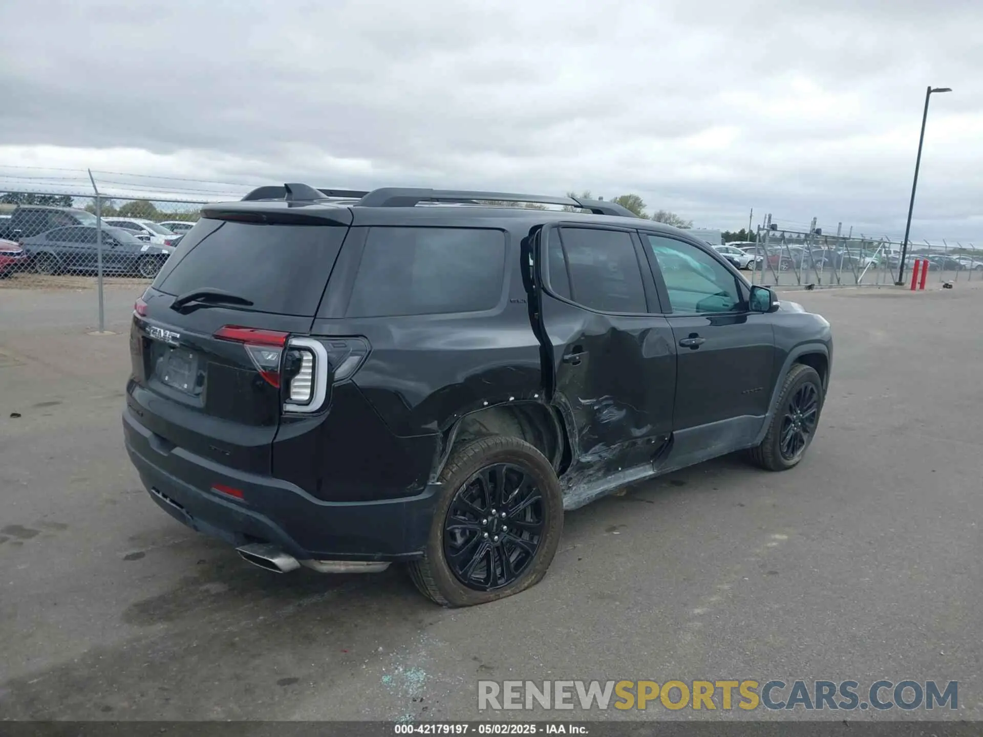 4 Photograph of a damaged car 1GKKNULS7PZ221118 GMC ACADIA 2023