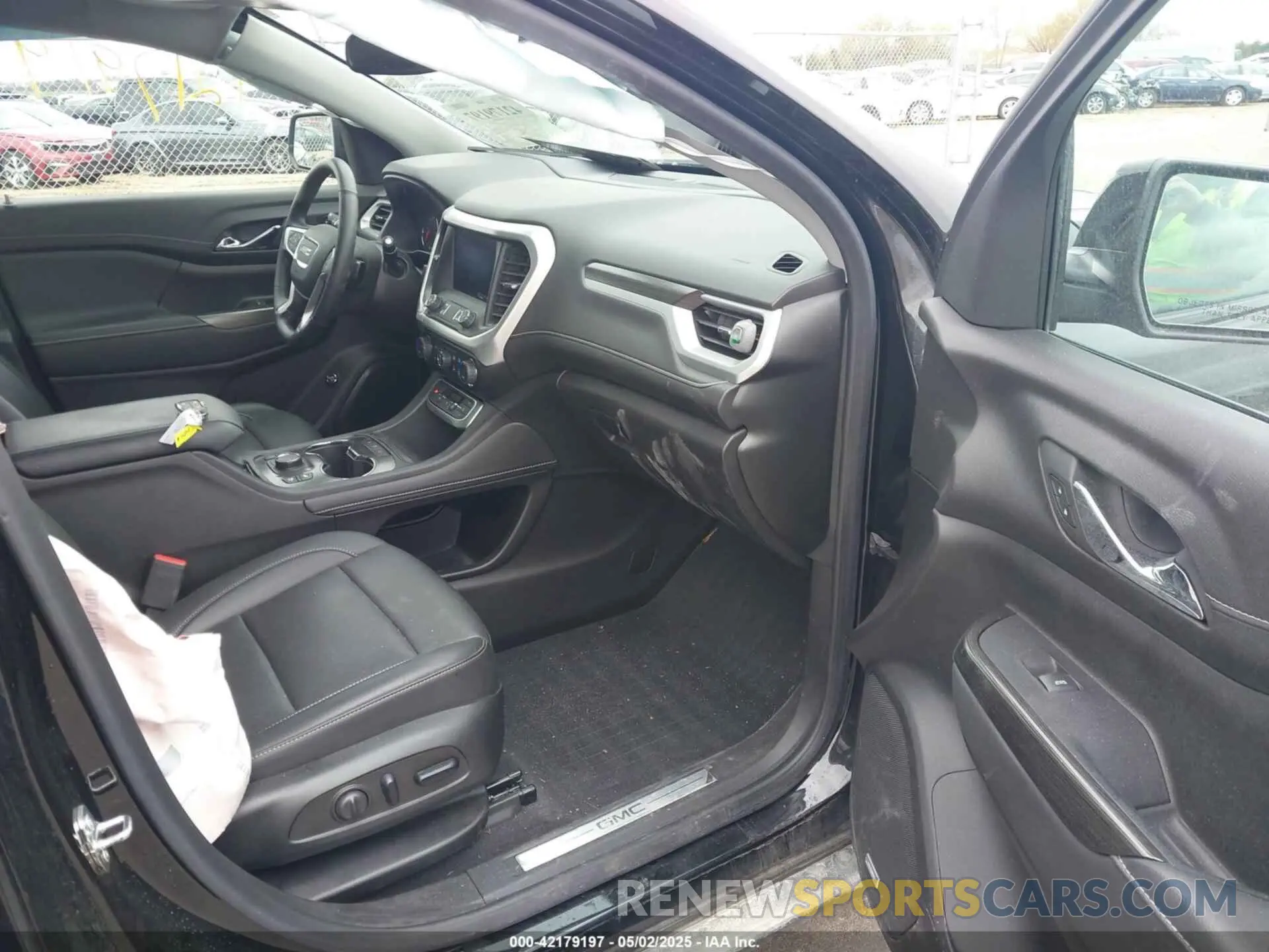 5 Photograph of a damaged car 1GKKNULS7PZ221118 GMC ACADIA 2023