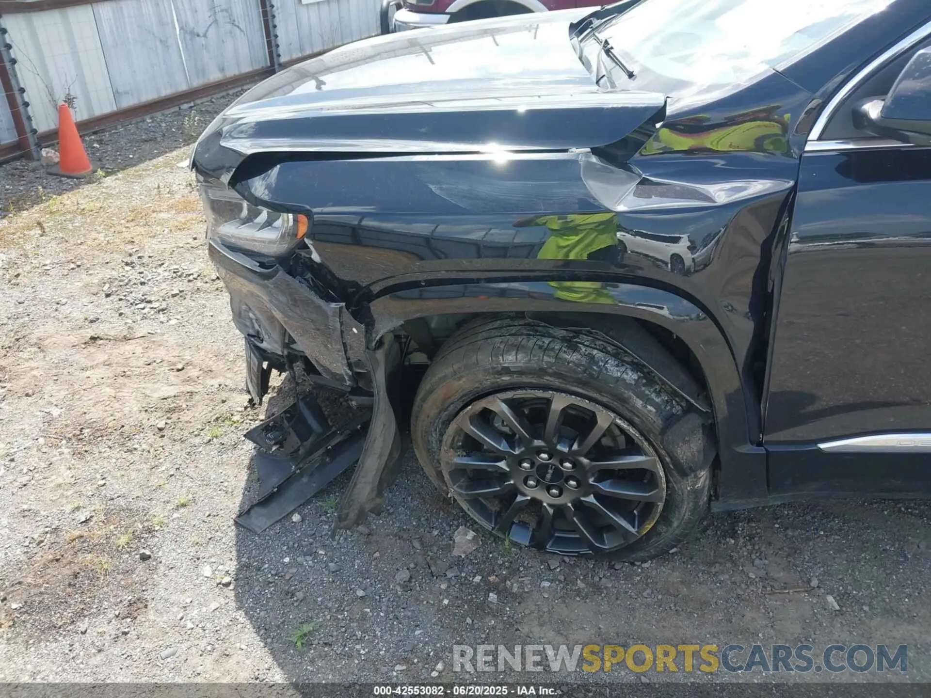 17 Photograph of a damaged car 1GKKNXLS4PZ204830 GMC ACADIA 2023