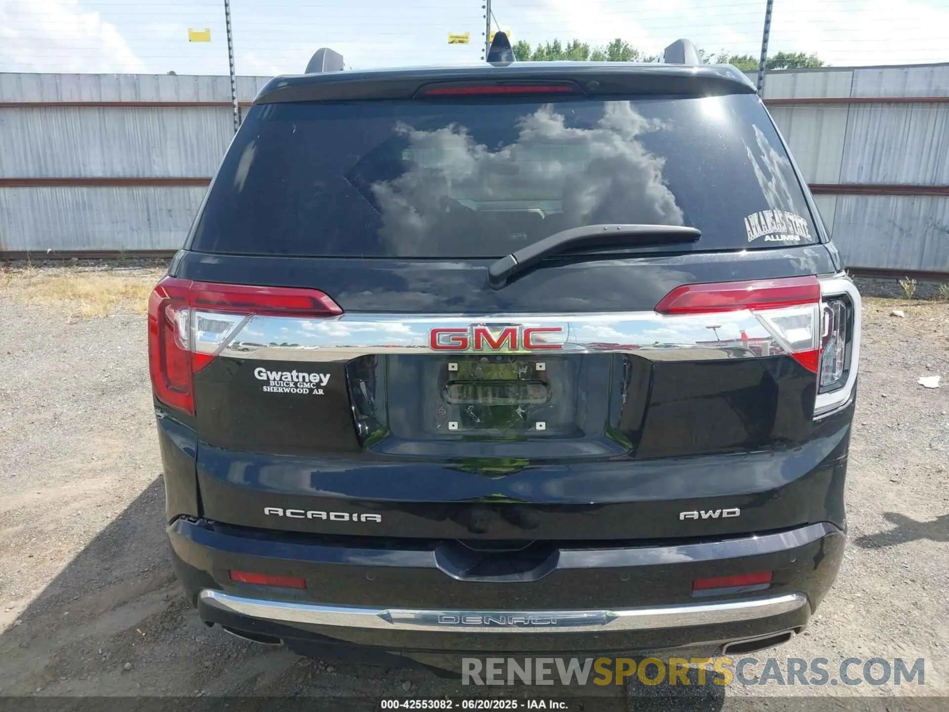 19 Photograph of a damaged car 1GKKNXLS4PZ204830 GMC ACADIA 2023