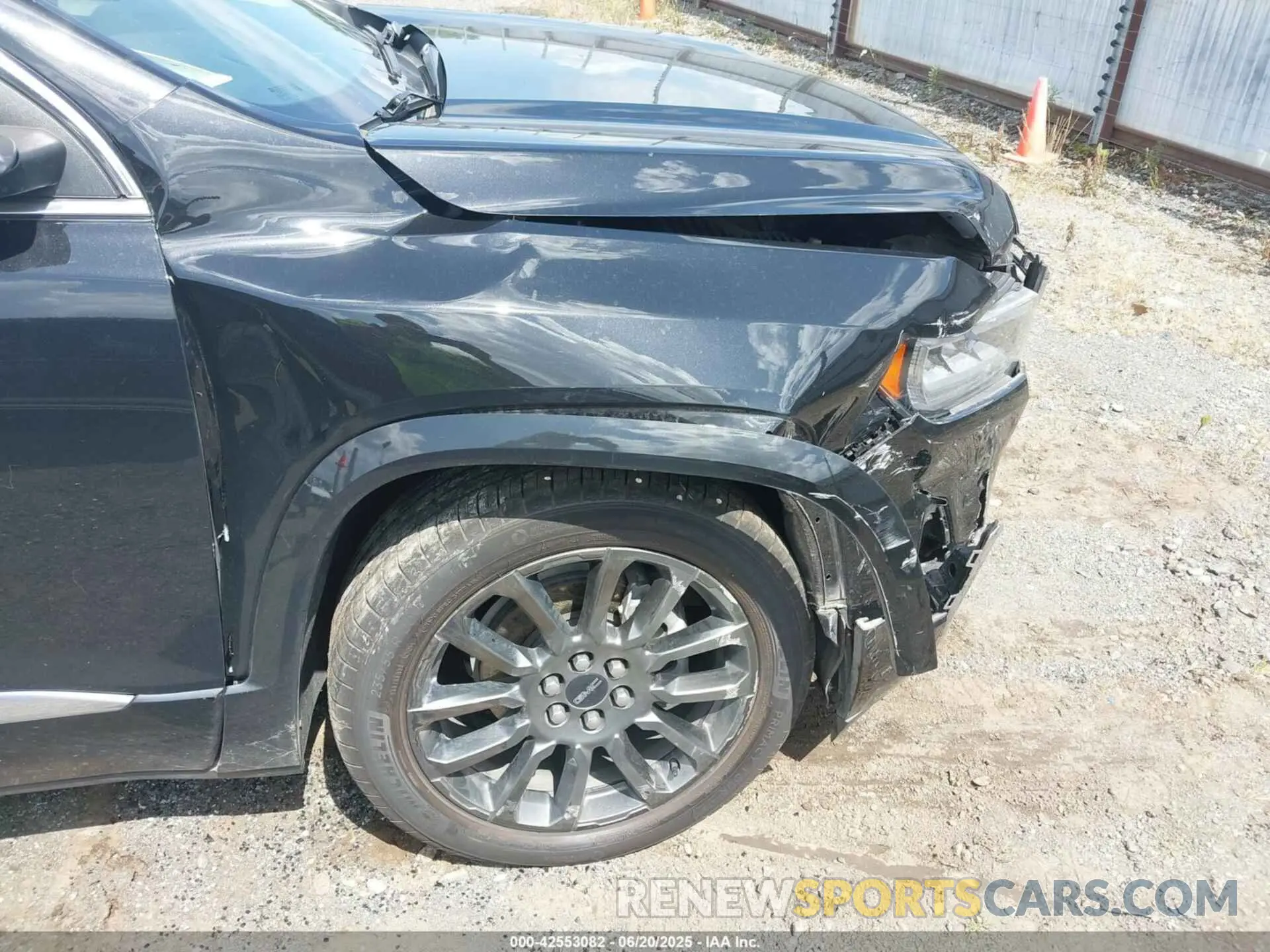 21 Photograph of a damaged car 1GKKNXLS4PZ204830 GMC ACADIA 2023