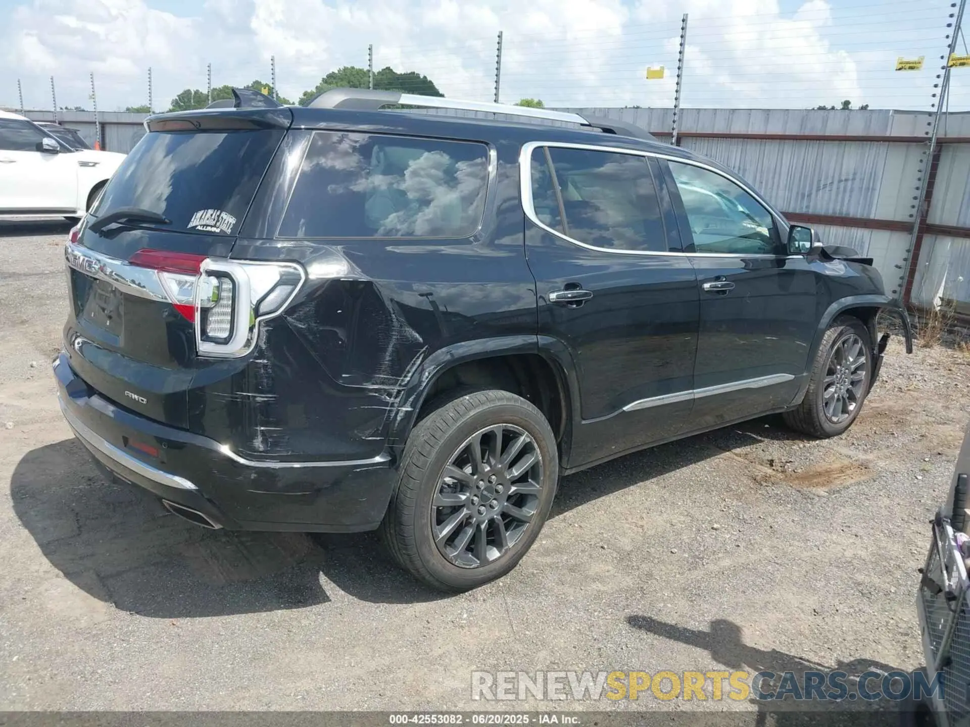 4 Photograph of a damaged car 1GKKNXLS4PZ204830 GMC ACADIA 2023