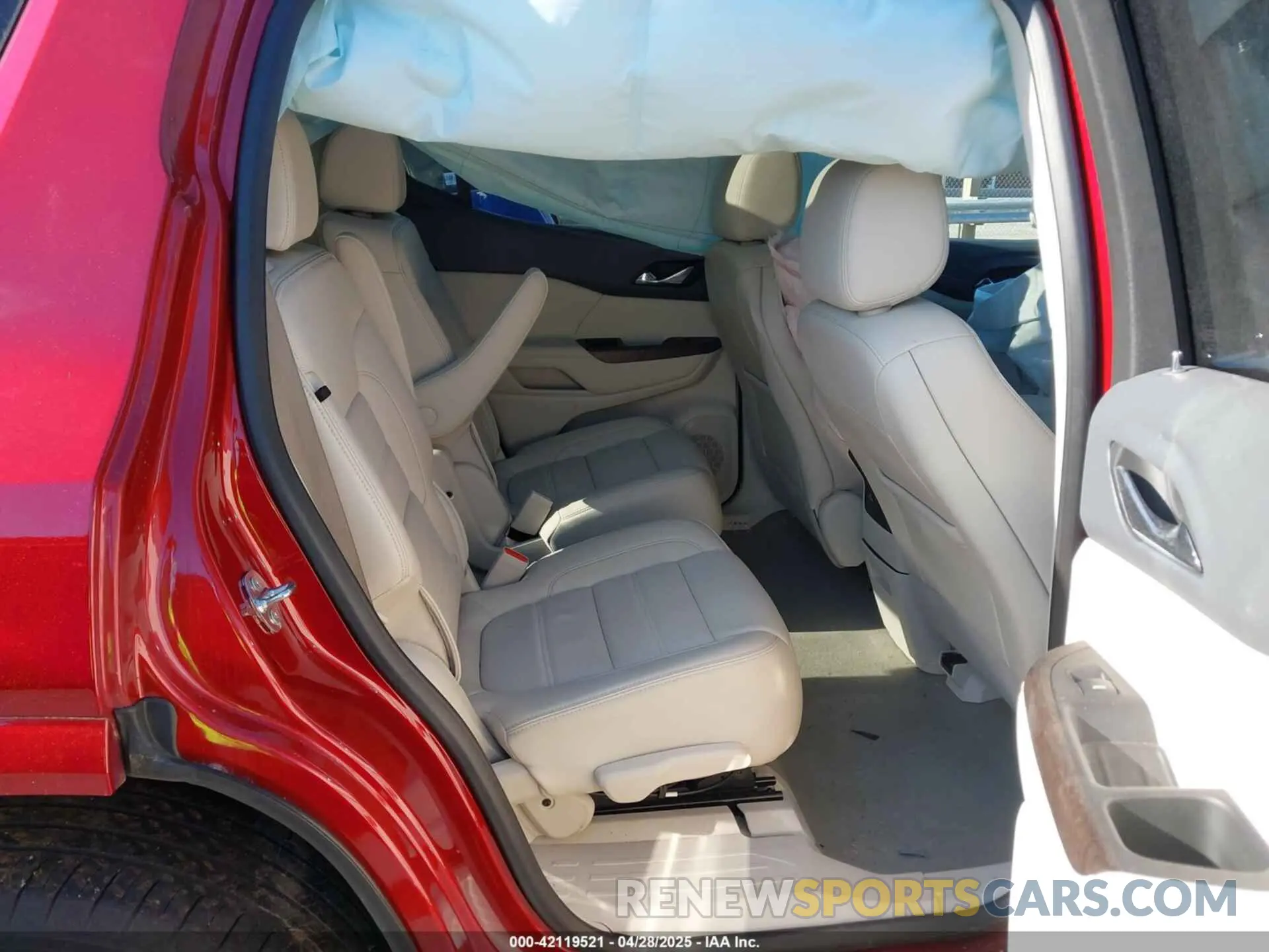 8 Photograph of a damaged car 1GKKNXLSXPZ207683 GMC ACADIA 2023