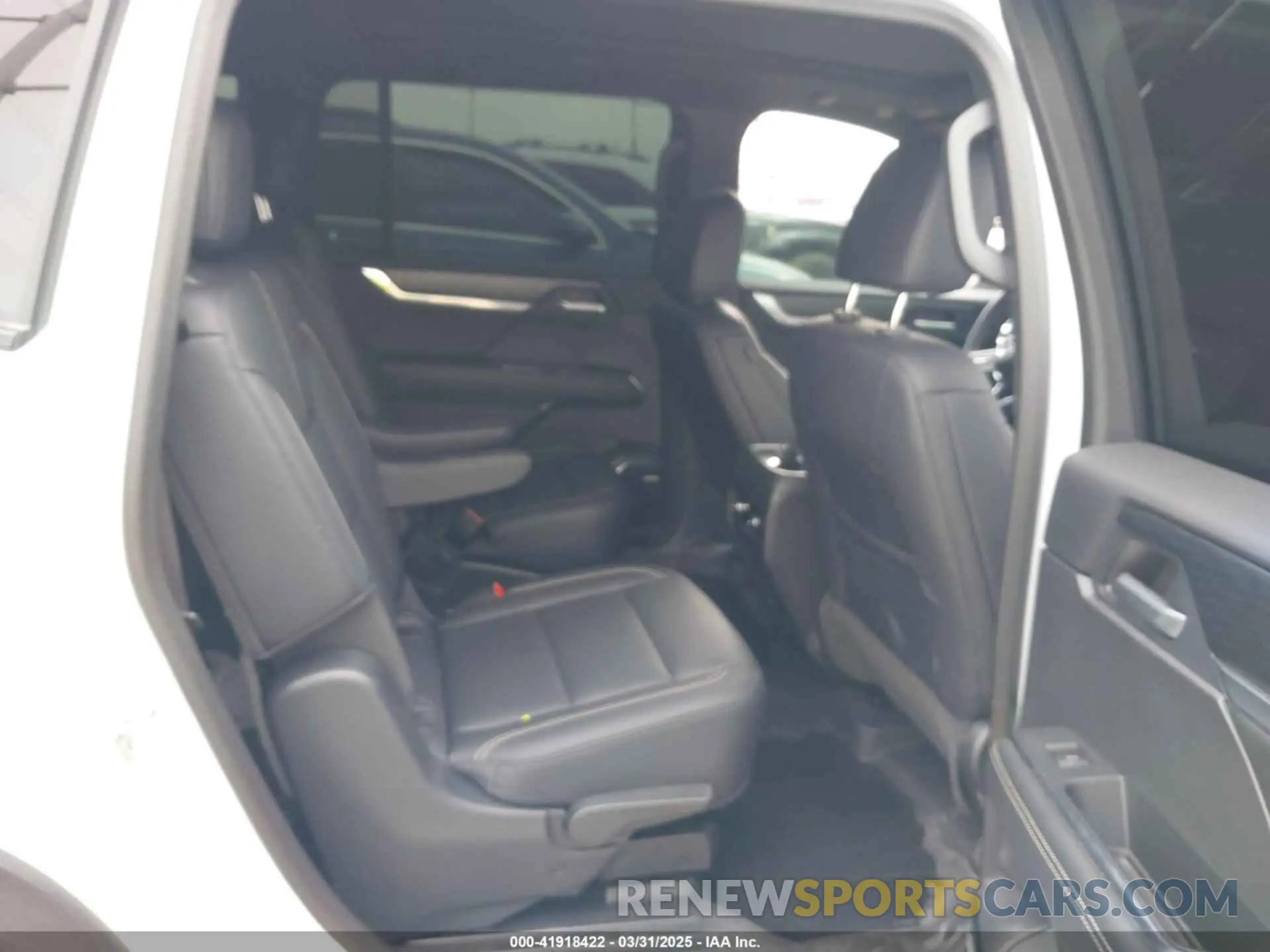 8 Photograph of a damaged car 1GKENKKS1RJ244902 GMC ACADIA 2024