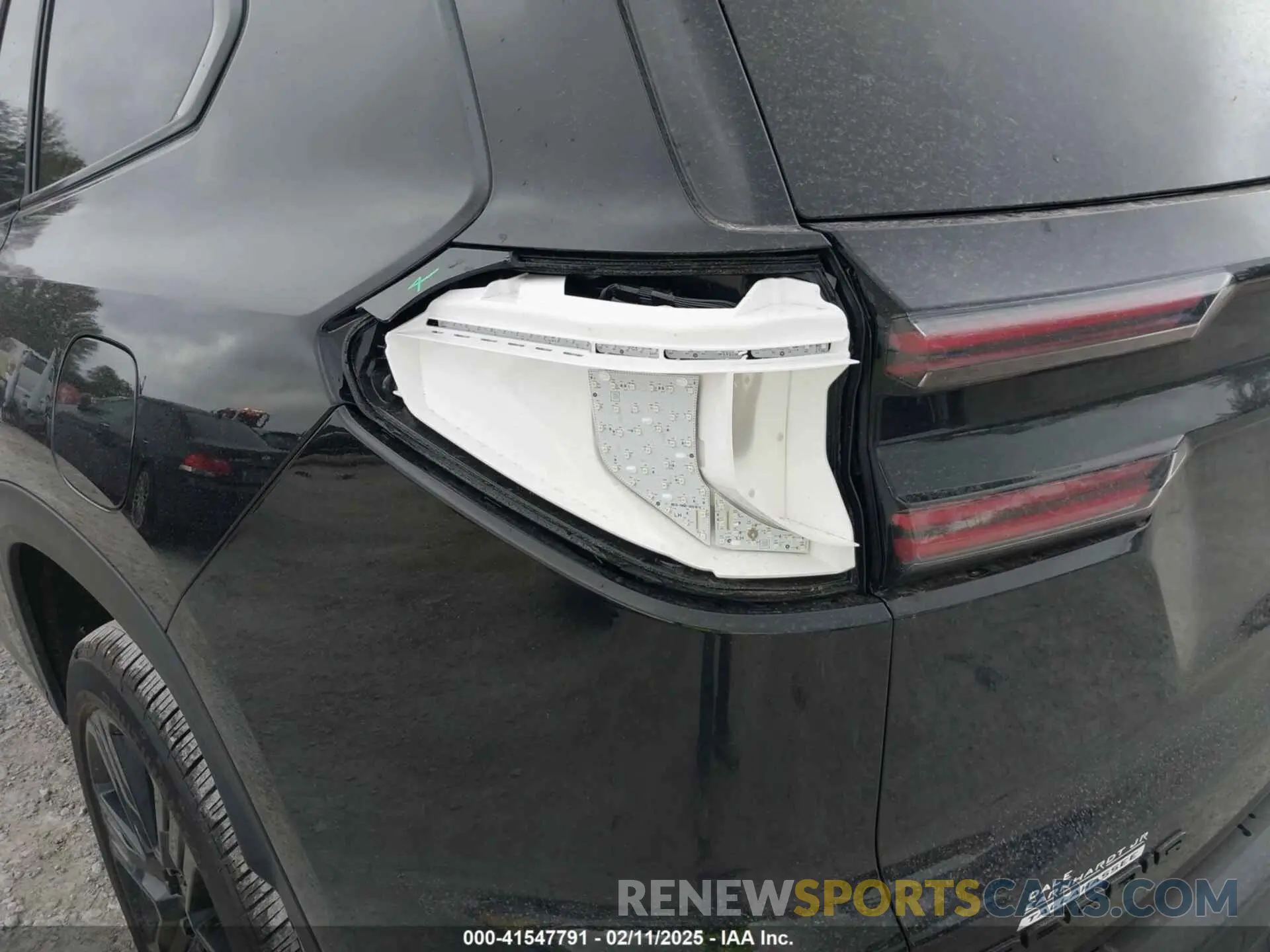 20 Photograph of a damaged car 1GKENKKS5RJ231201 GMC ACADIA 2024