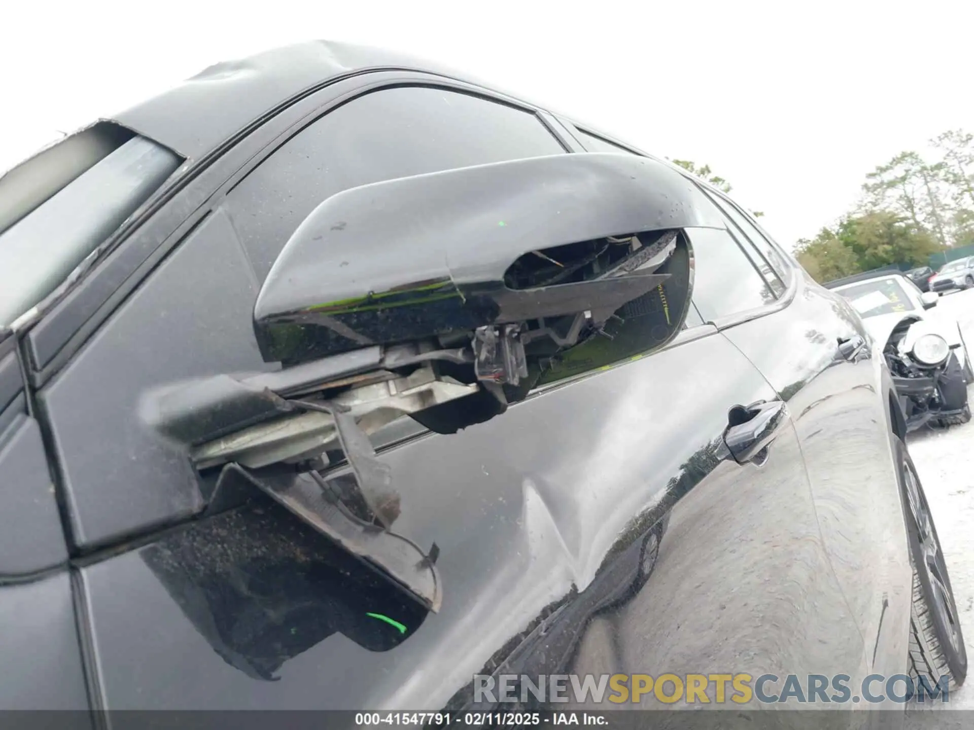 21 Photograph of a damaged car 1GKENKKS5RJ231201 GMC ACADIA 2024