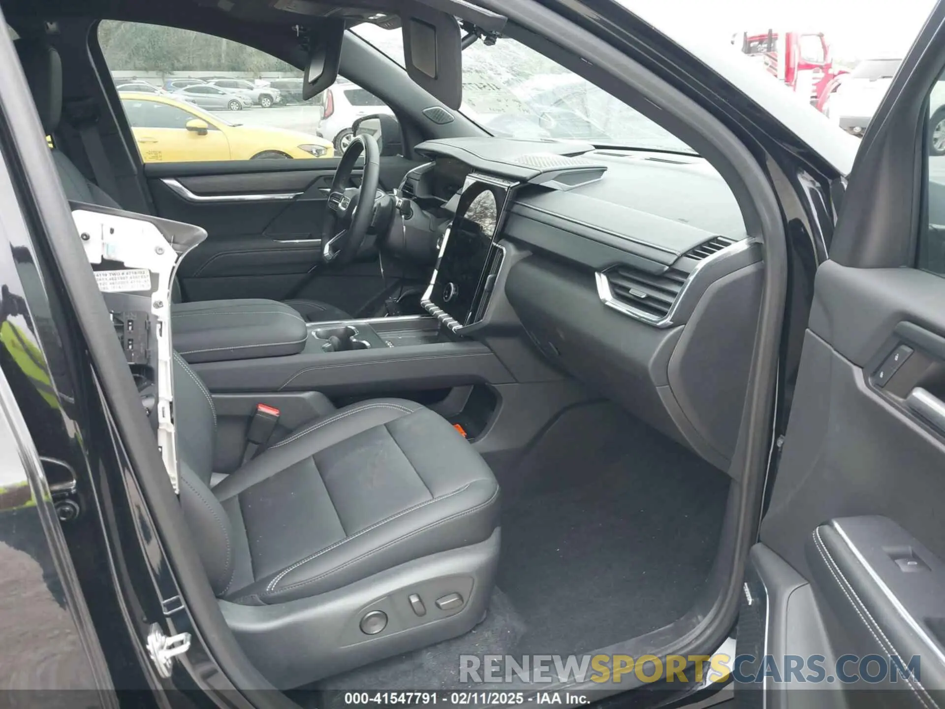 5 Photograph of a damaged car 1GKENKKS5RJ231201 GMC ACADIA 2024