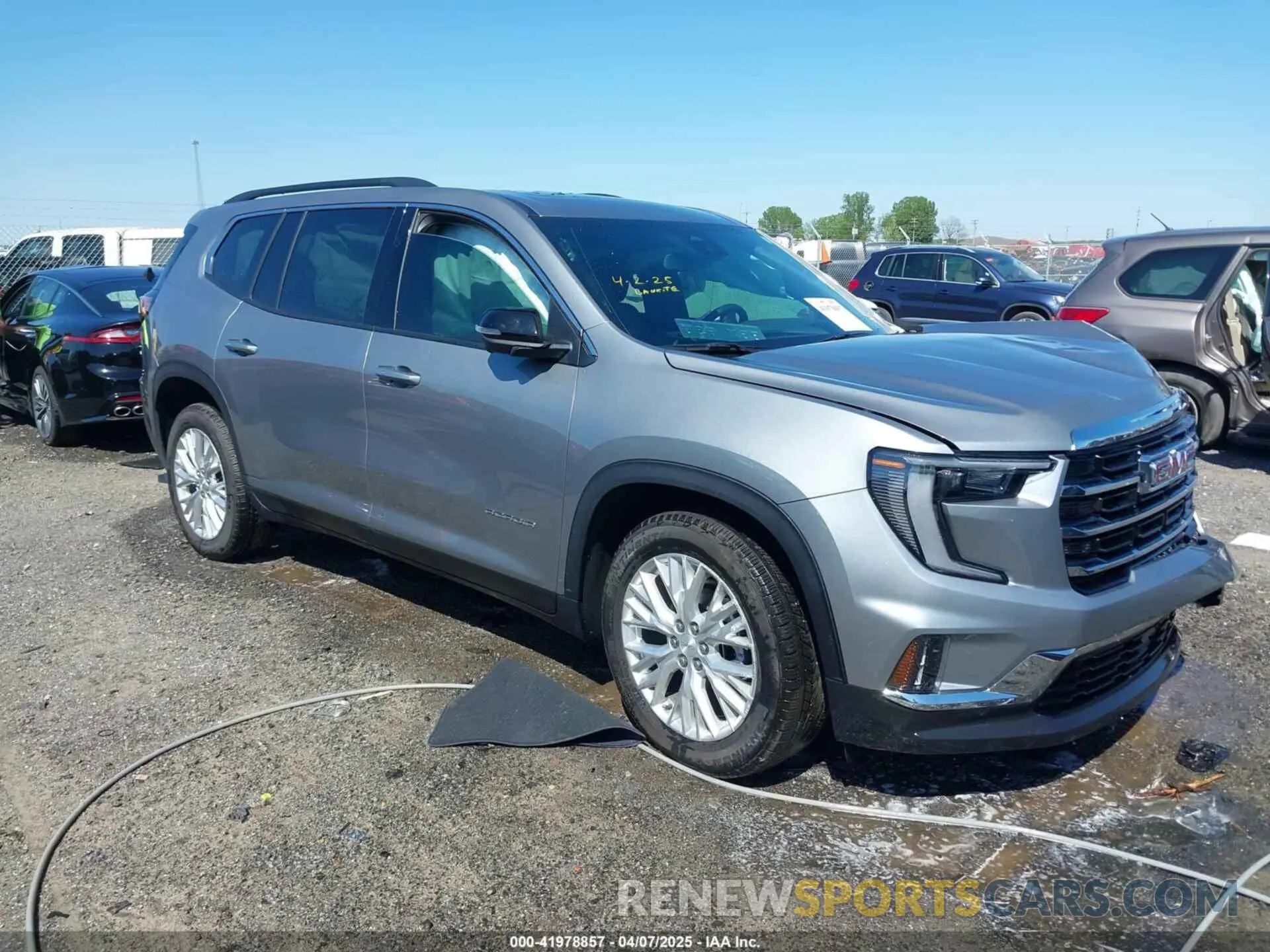 1 Photograph of a damaged car 1GKENNKS5RJ195981 GMC ACADIA 2024