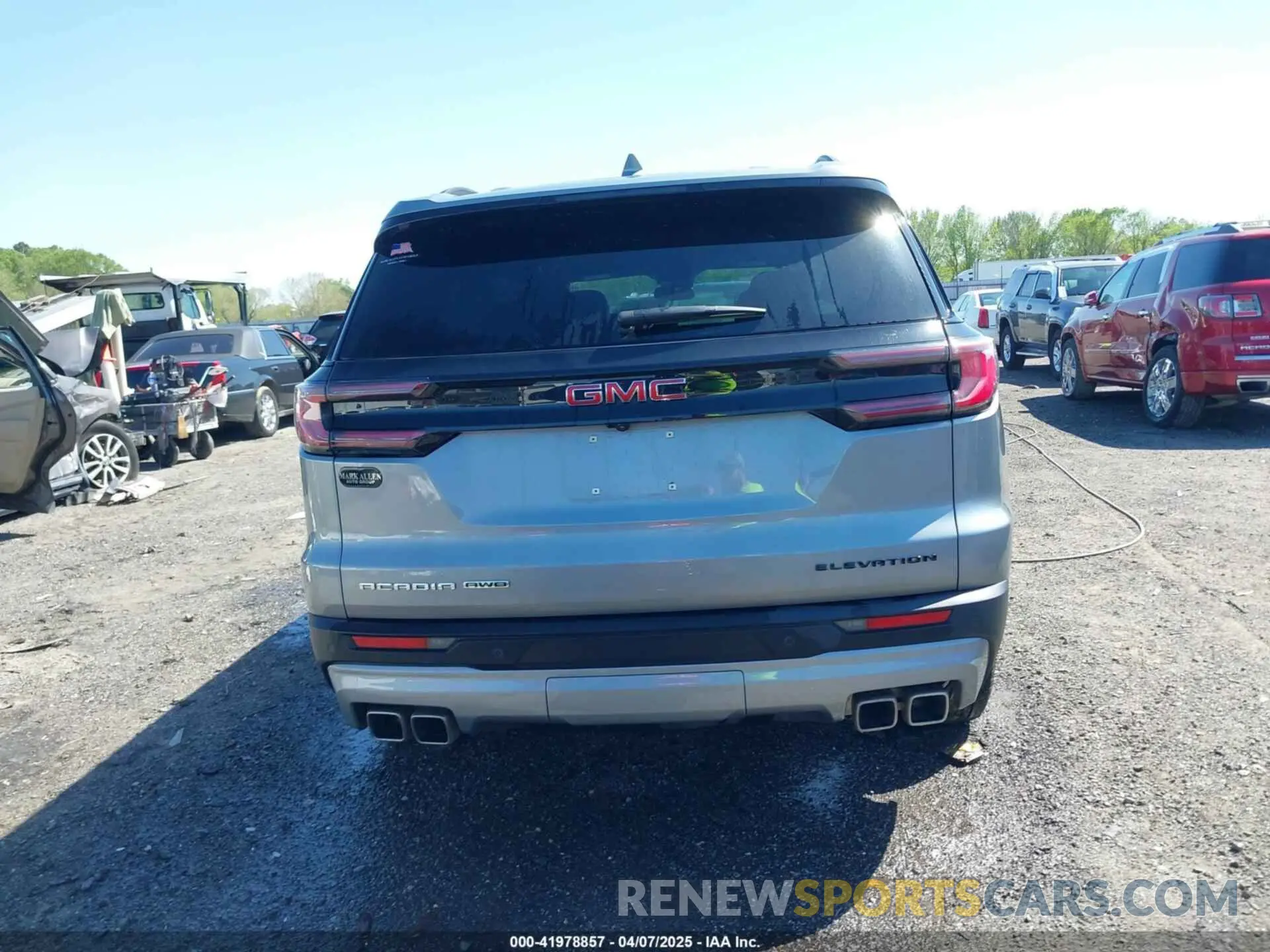 15 Photograph of a damaged car 1GKENNKS5RJ195981 GMC ACADIA 2024