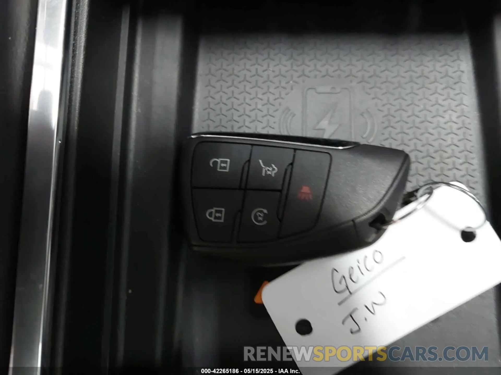 11 Photograph of a damaged car 1GKENNKS8RJ247247 GMC ACADIA 2024