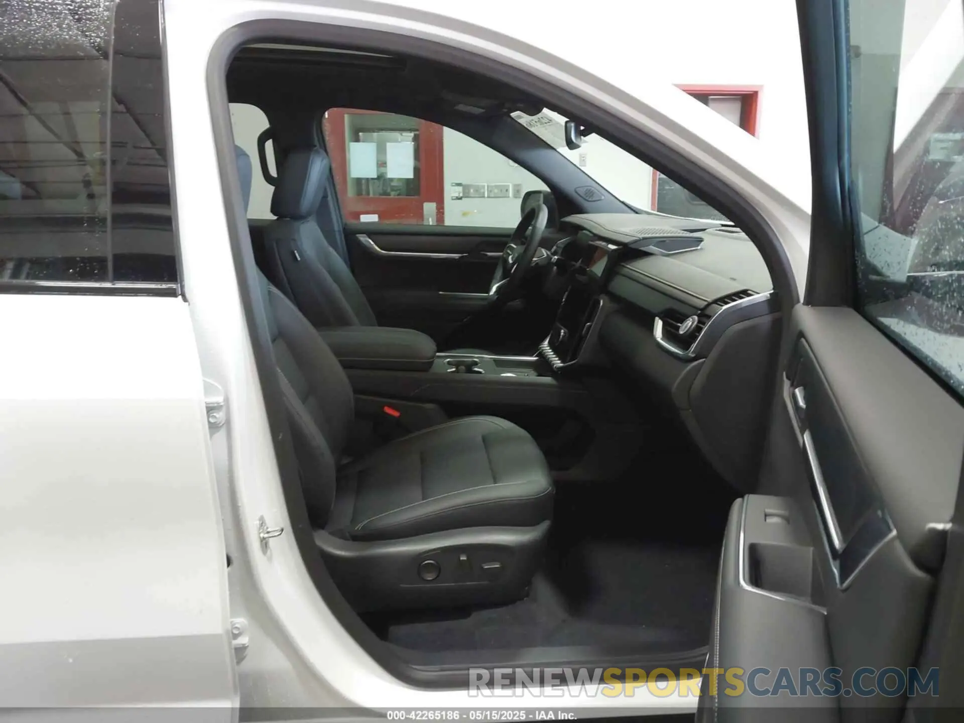 5 Photograph of a damaged car 1GKENNKS8RJ247247 GMC ACADIA 2024