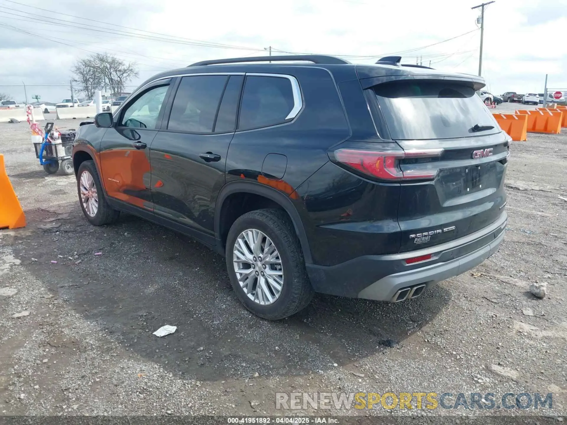 3 Photograph of a damaged car 1GKENNKSXRJ197435 GMC ACADIA 2024