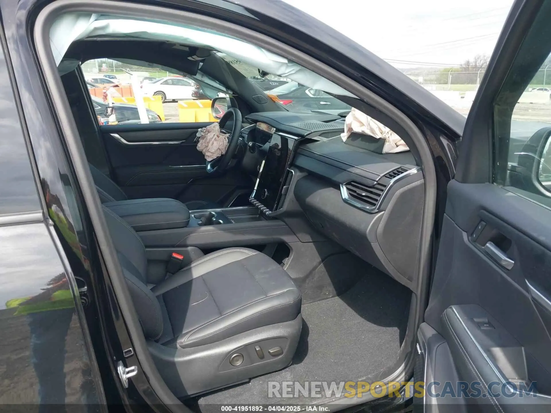 5 Photograph of a damaged car 1GKENNKSXRJ197435 GMC ACADIA 2024