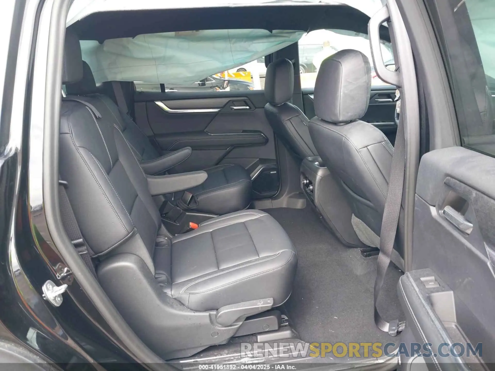 8 Photograph of a damaged car 1GKENNKSXRJ197435 GMC ACADIA 2024
