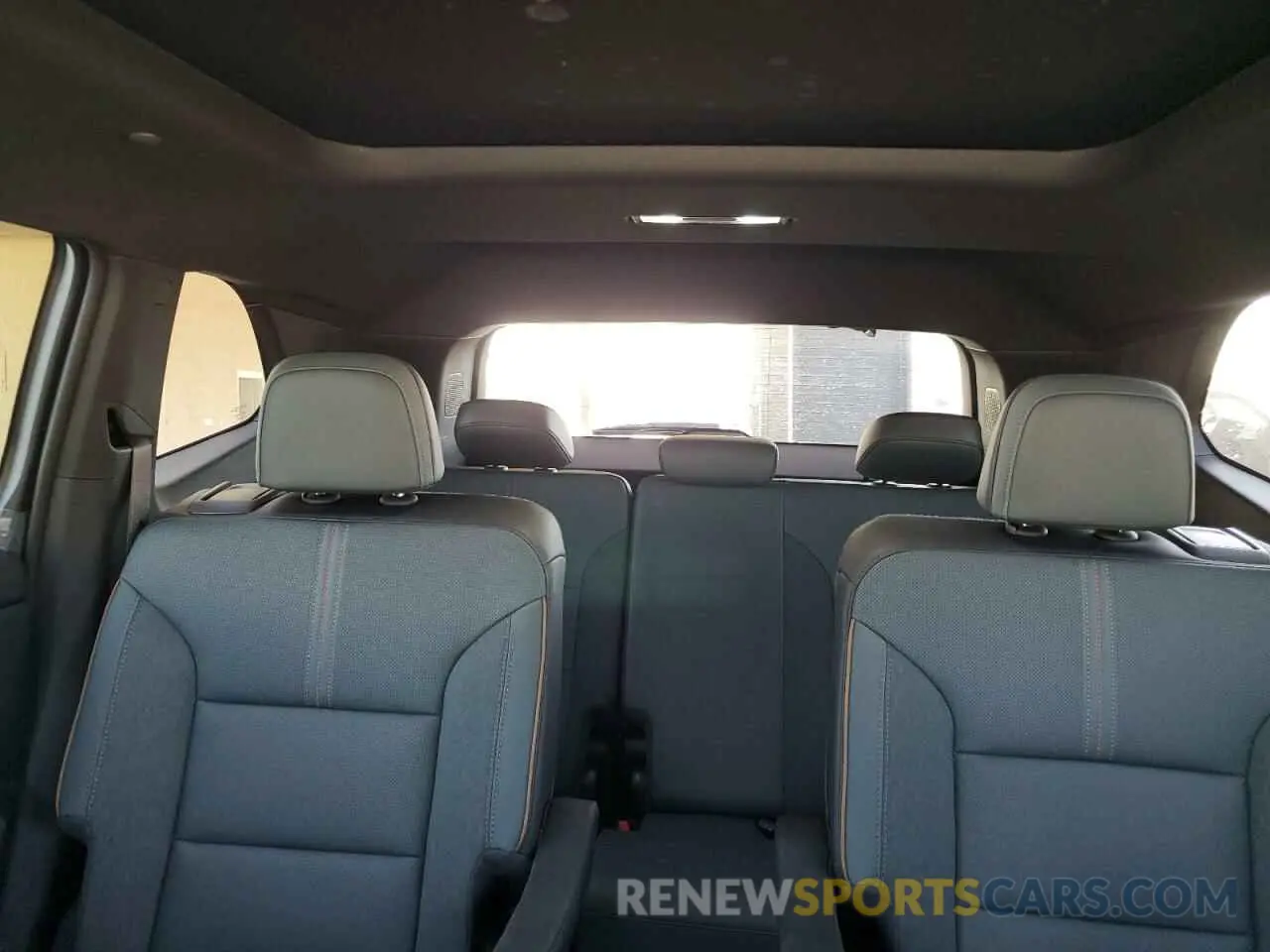 10 Photograph of a damaged car 1GKENPKS1RJ159037 GMC ACADIA 2024