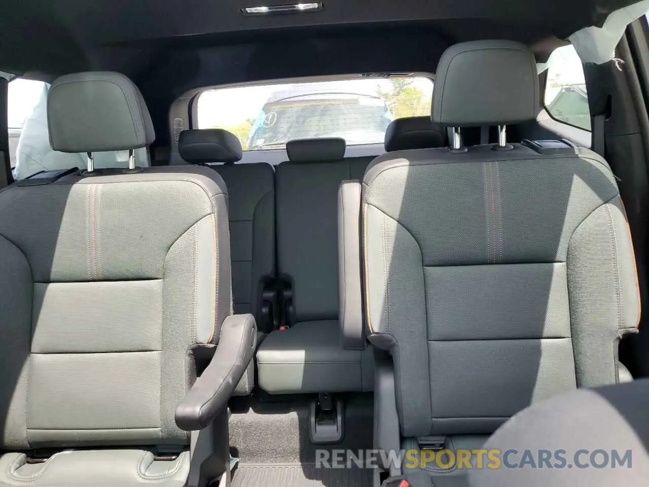 10 Photograph of a damaged car 1GKENPKS3RJ215589 GMC ACADIA 2024