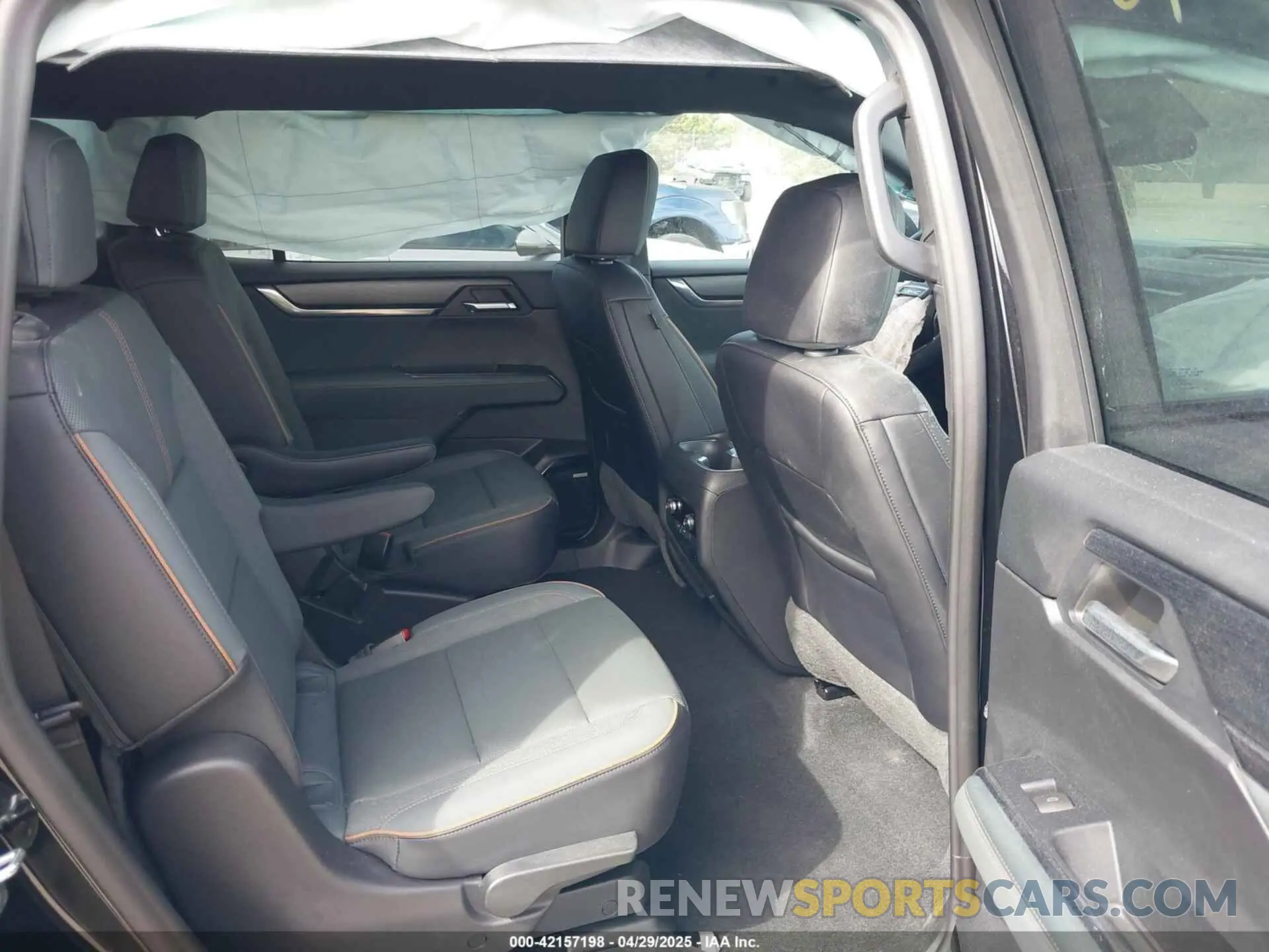 8 Photograph of a damaged car 1GKENPKSXRJ216934 GMC ACADIA 2024