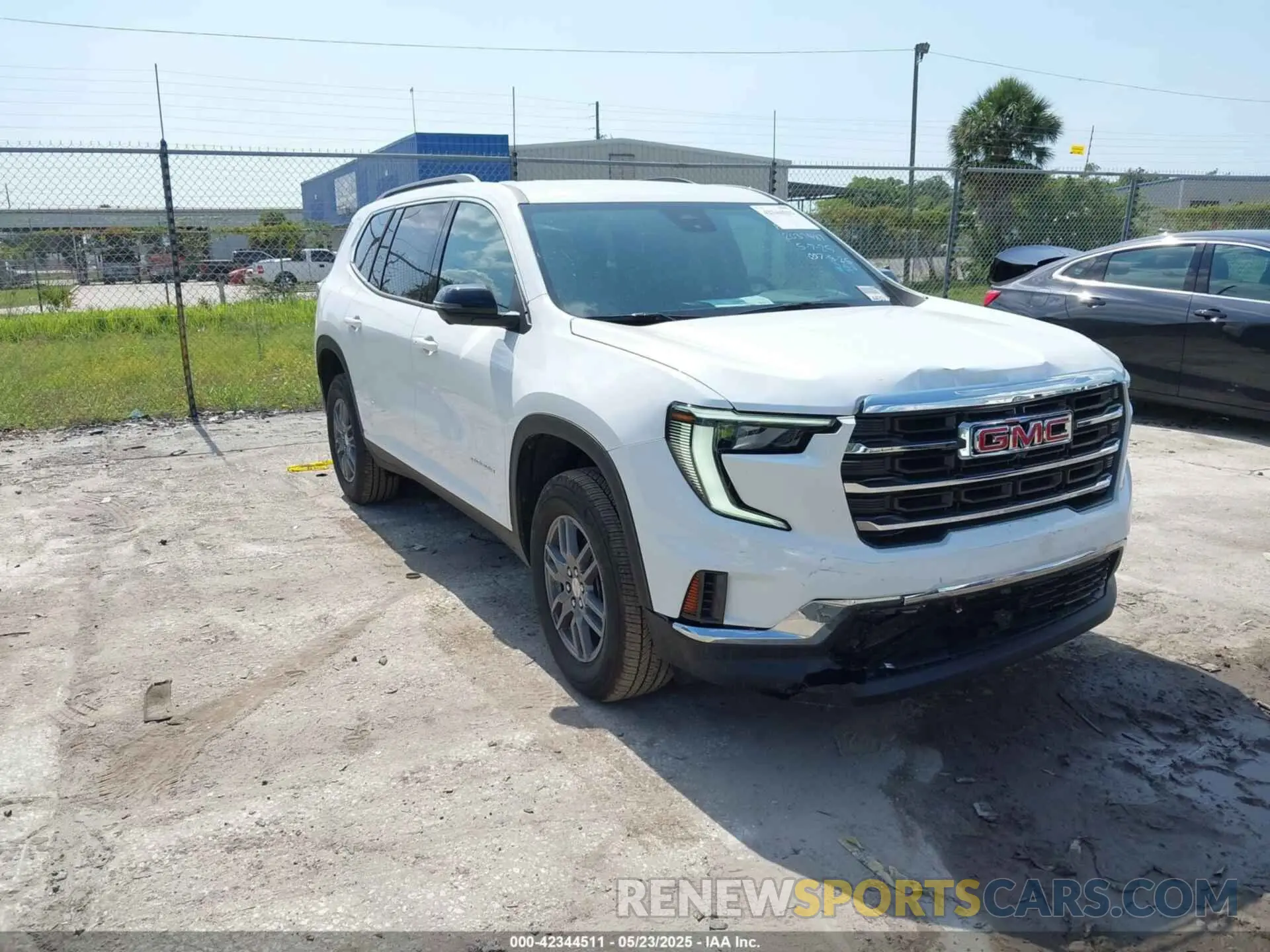 1 Photograph of a damaged car 1GKENKRS2SJ161183 GMC ACADIA 2025