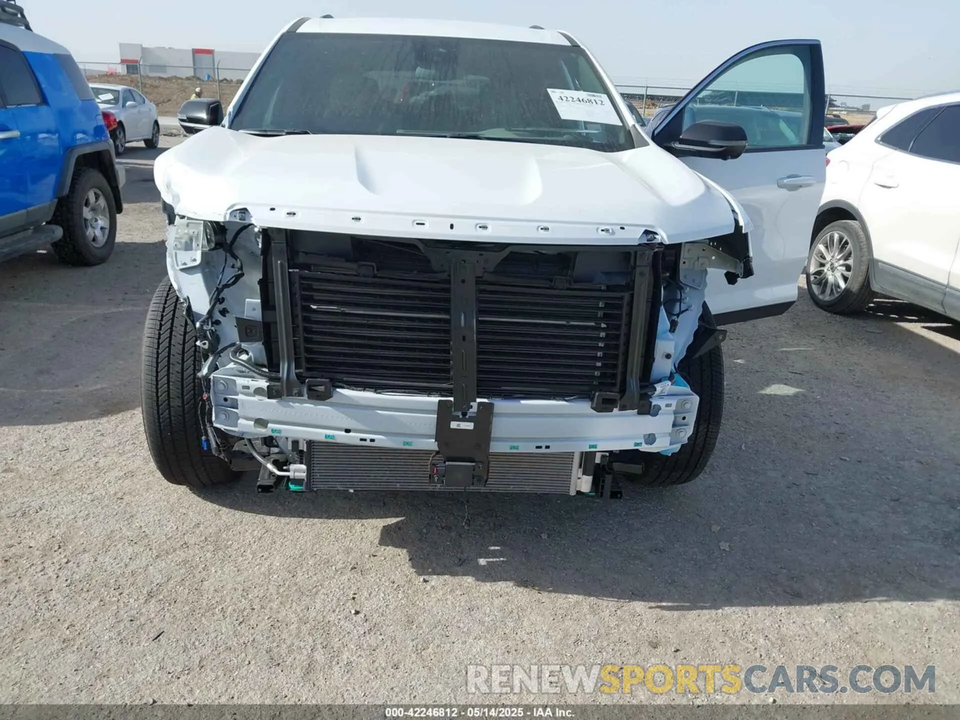 6 Photograph of a damaged car 1GKENKRS3SJ117886 GMC ACADIA 2025