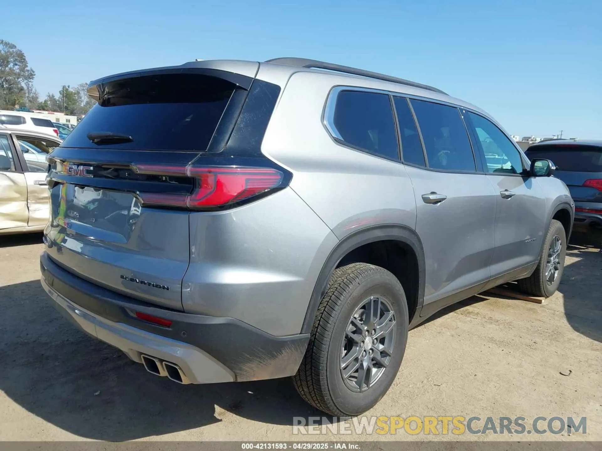 4 Photograph of a damaged car 1GKENKRS5SJ194324 GMC ACADIA 2025