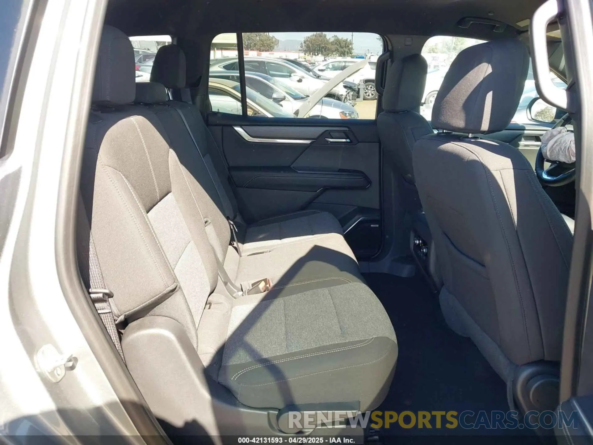 8 Photograph of a damaged car 1GKENKRS5SJ194324 GMC ACADIA 2025