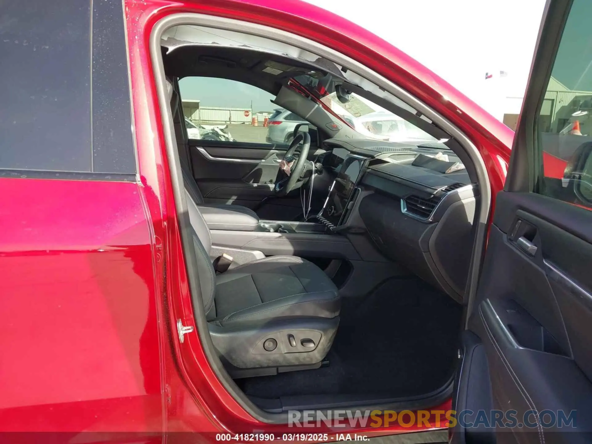 5 Photograph of a damaged car 1GKENNRS0SJ118513 GMC ACADIA 2025