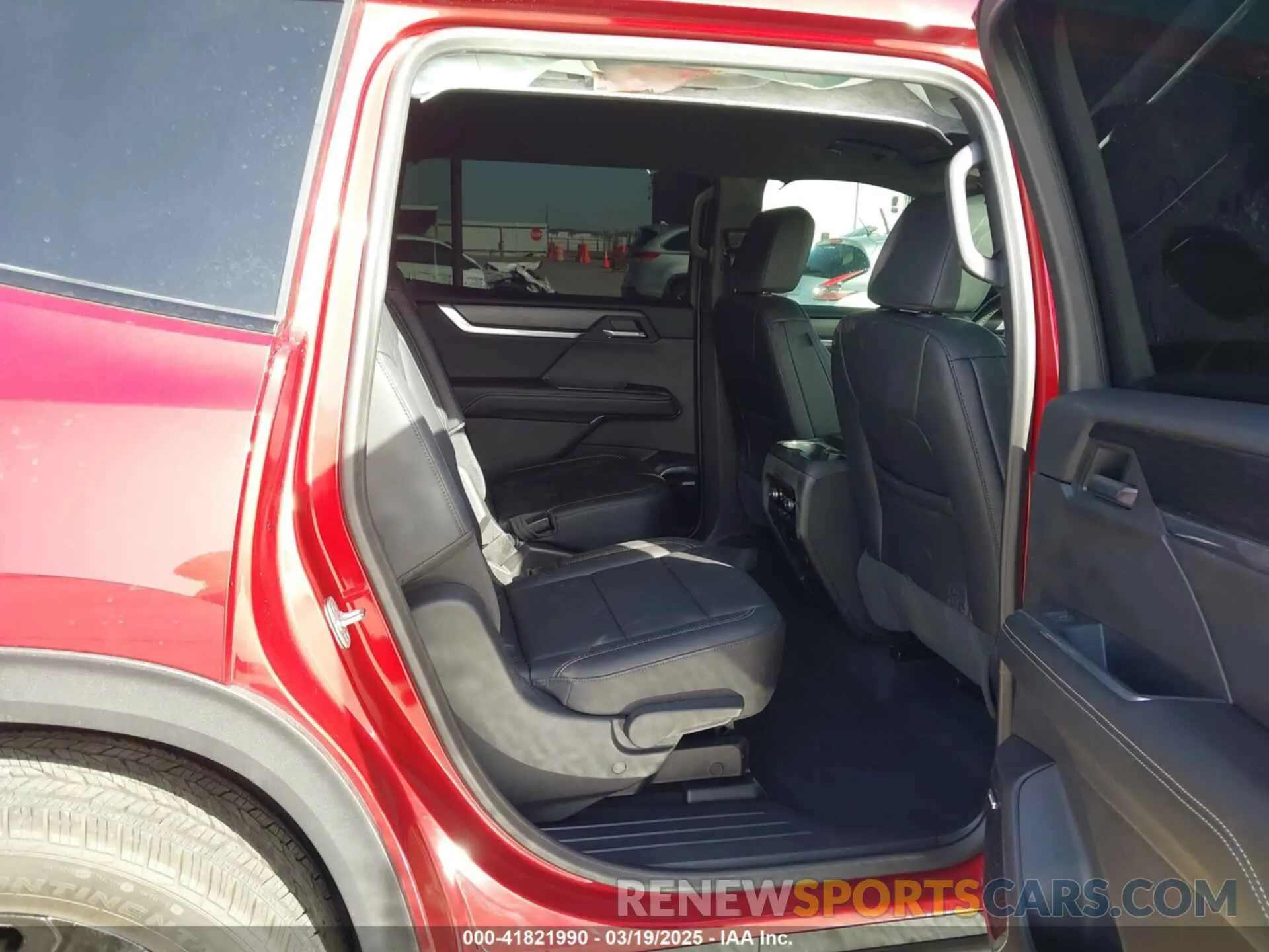 8 Photograph of a damaged car 1GKENNRS0SJ118513 GMC ACADIA 2025
