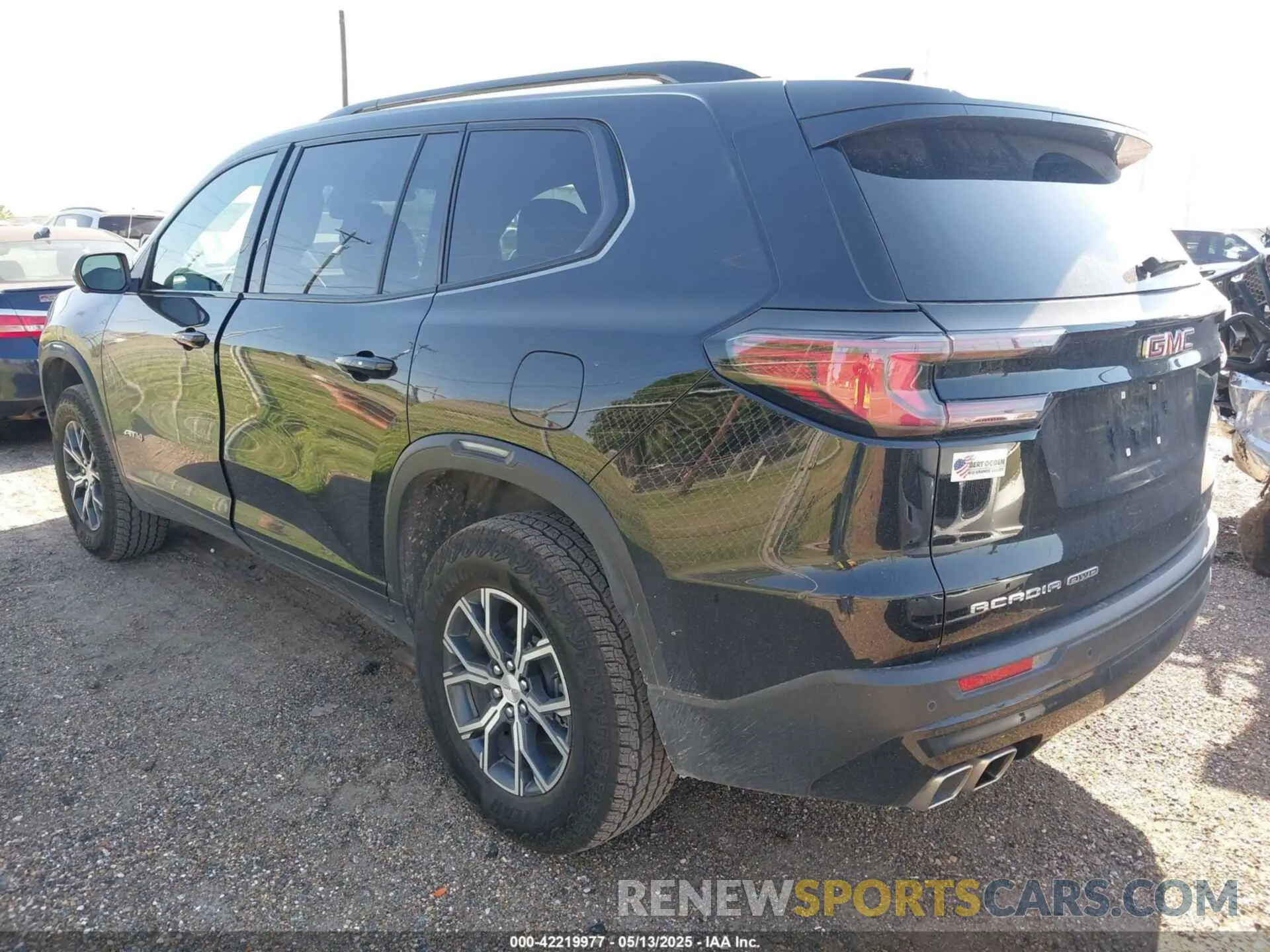 3 Photograph of a damaged car 1GKENPRS1SJ114921 GMC ACADIA 2025