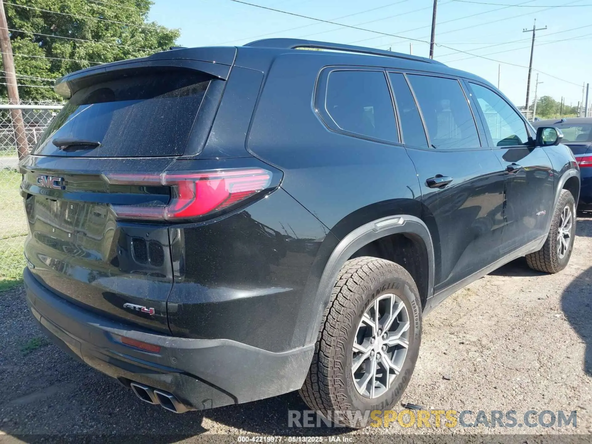 4 Photograph of a damaged car 1GKENPRS1SJ114921 GMC ACADIA 2025