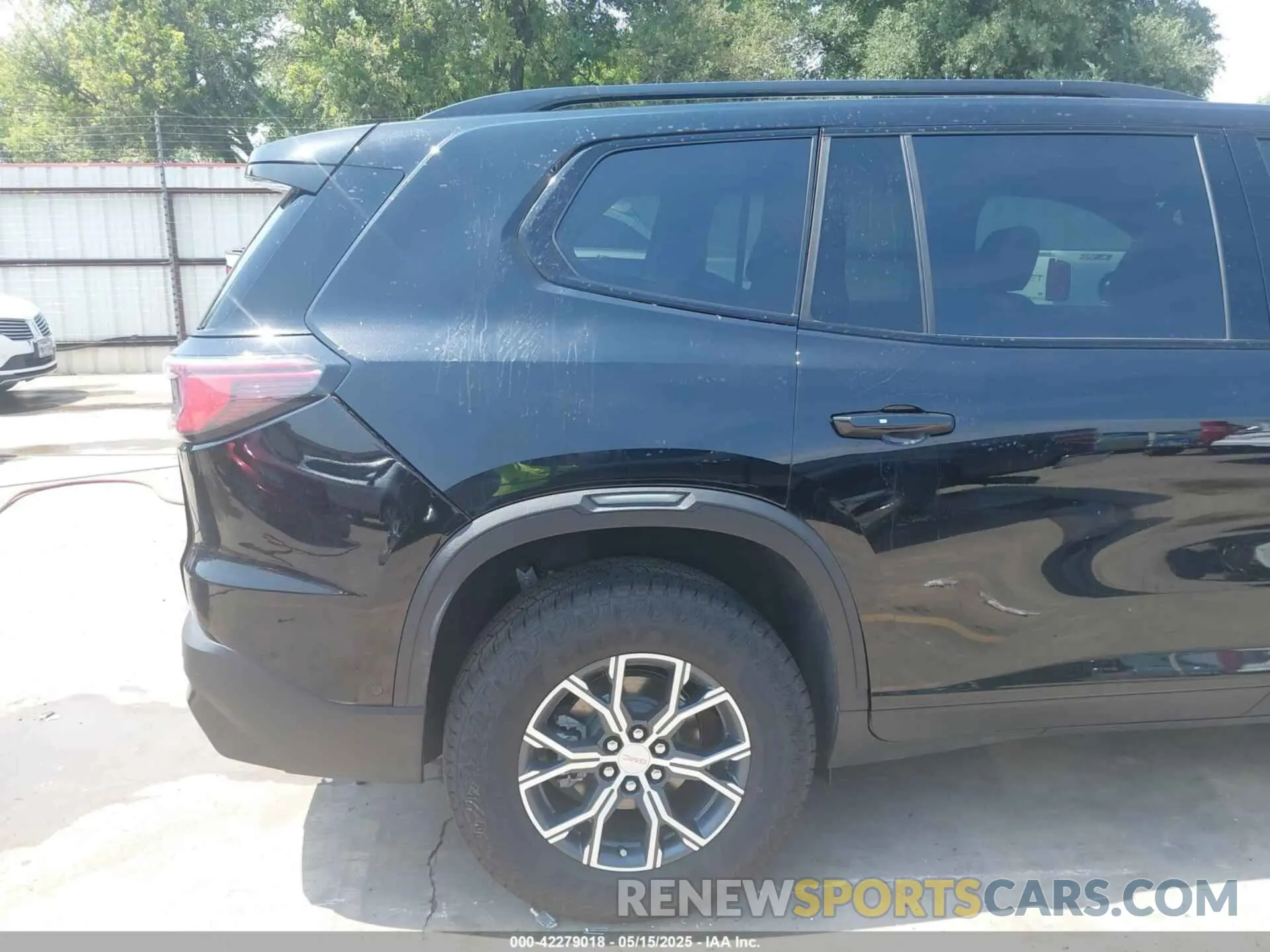 19 Photograph of a damaged car 1GKENPRS7SJ232231 GMC ACADIA 2025