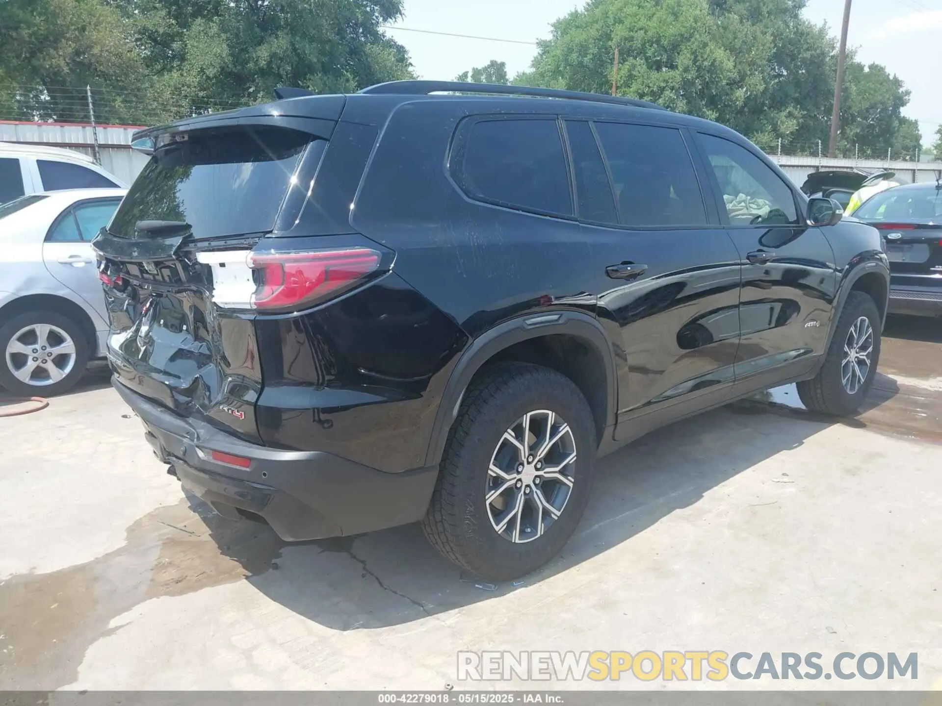 4 Photograph of a damaged car 1GKENPRS7SJ232231 GMC ACADIA 2025
