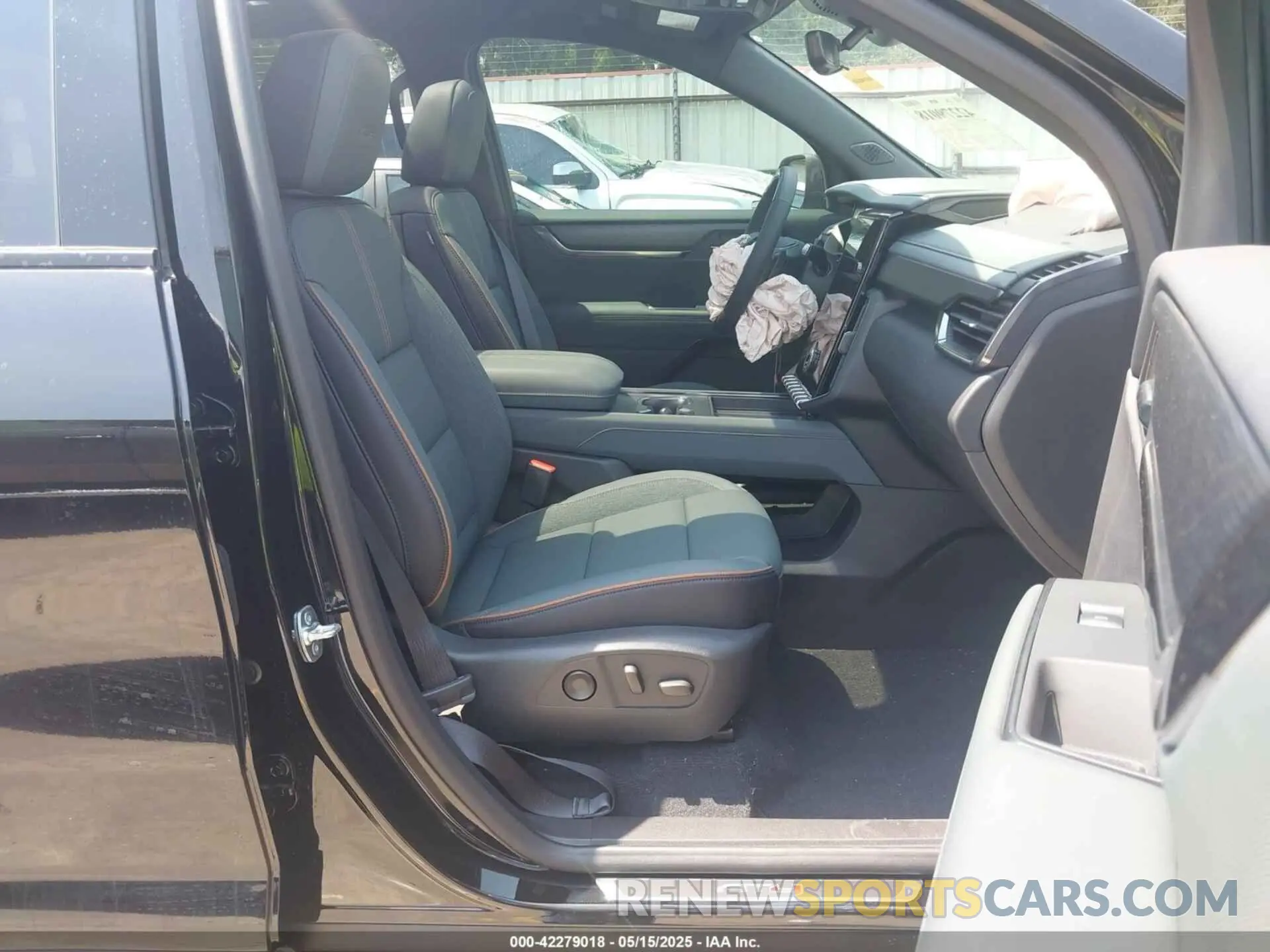 5 Photograph of a damaged car 1GKENPRS7SJ232231 GMC ACADIA 2025