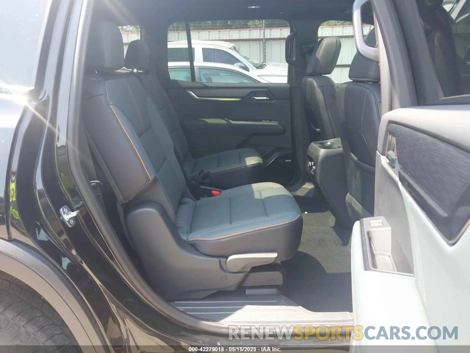 8 Photograph of a damaged car 1GKENPRS7SJ232231 GMC ACADIA 2025
