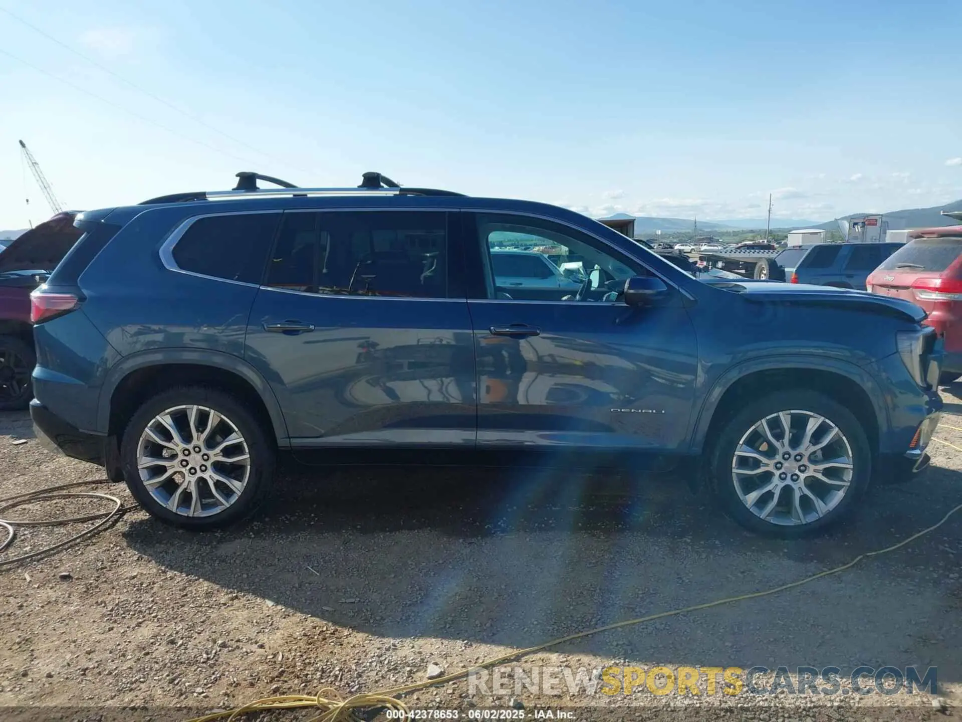 13 Photograph of a damaged car 1GKENRRS8SJ136829 GMC ACADIA 2025