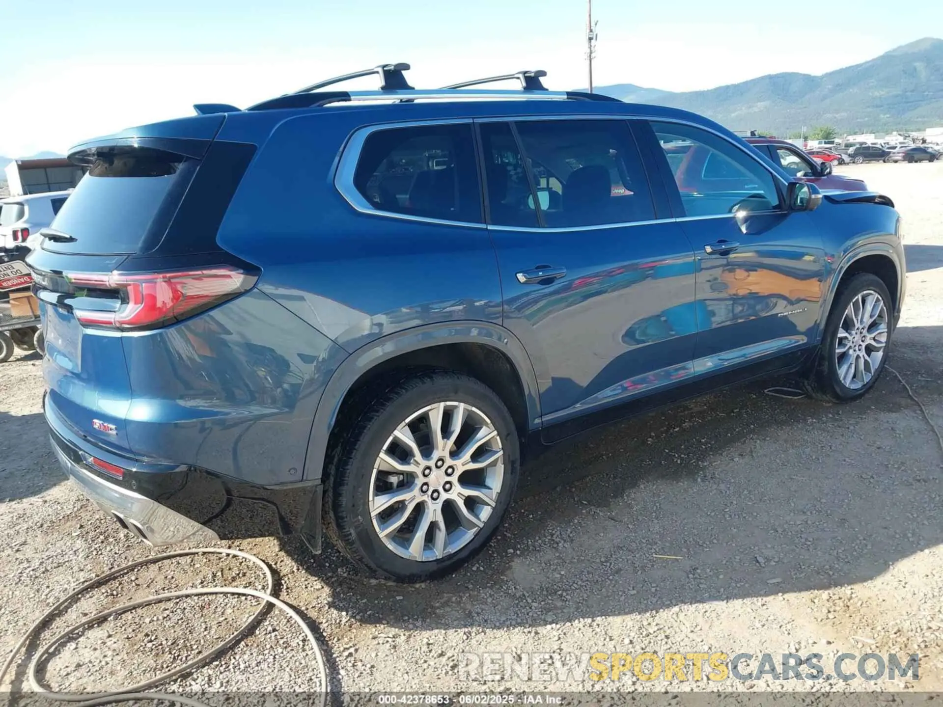 4 Photograph of a damaged car 1GKENRRS8SJ136829 GMC ACADIA 2025
