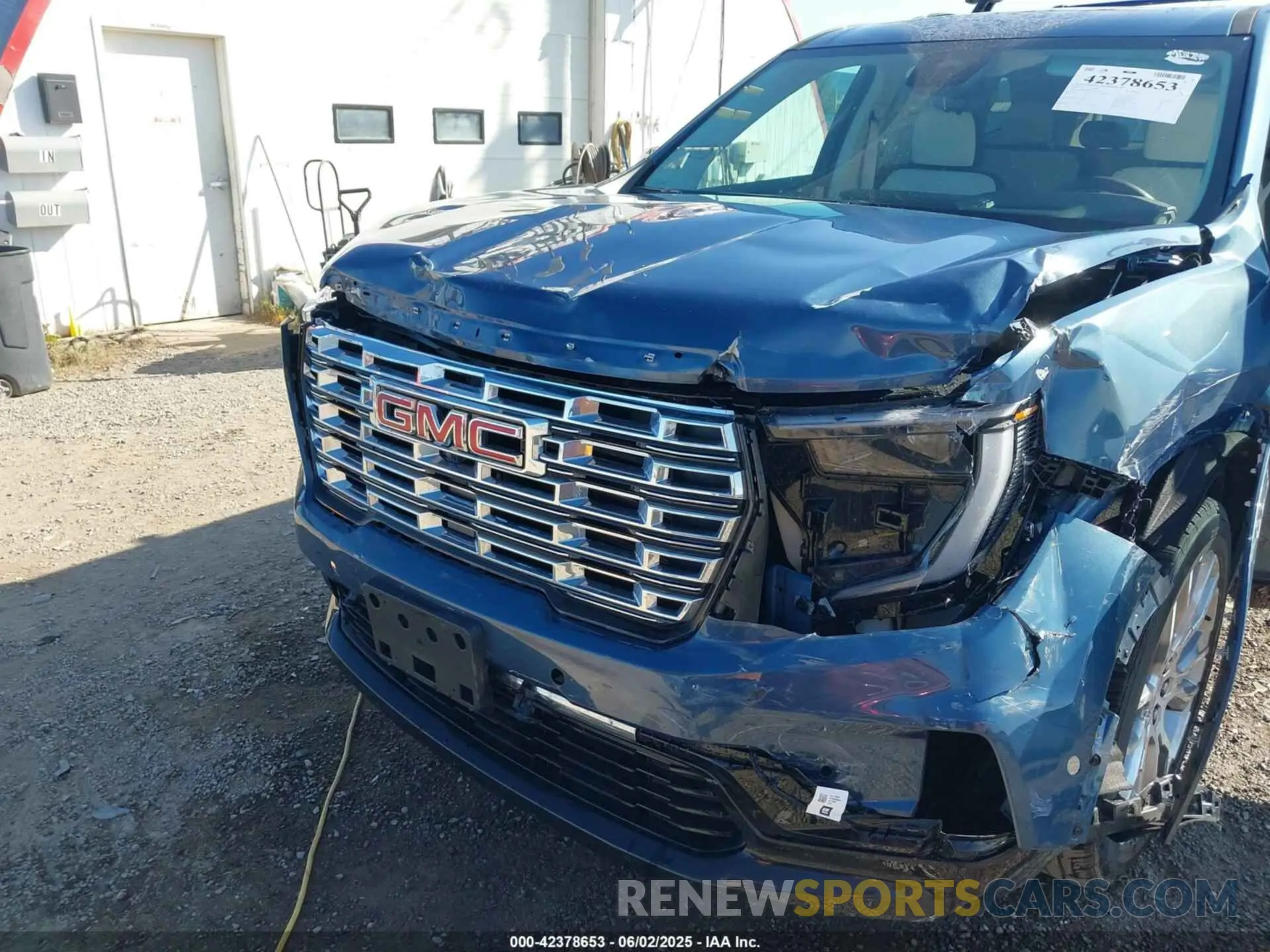6 Photograph of a damaged car 1GKENRRS8SJ136829 GMC ACADIA 2025