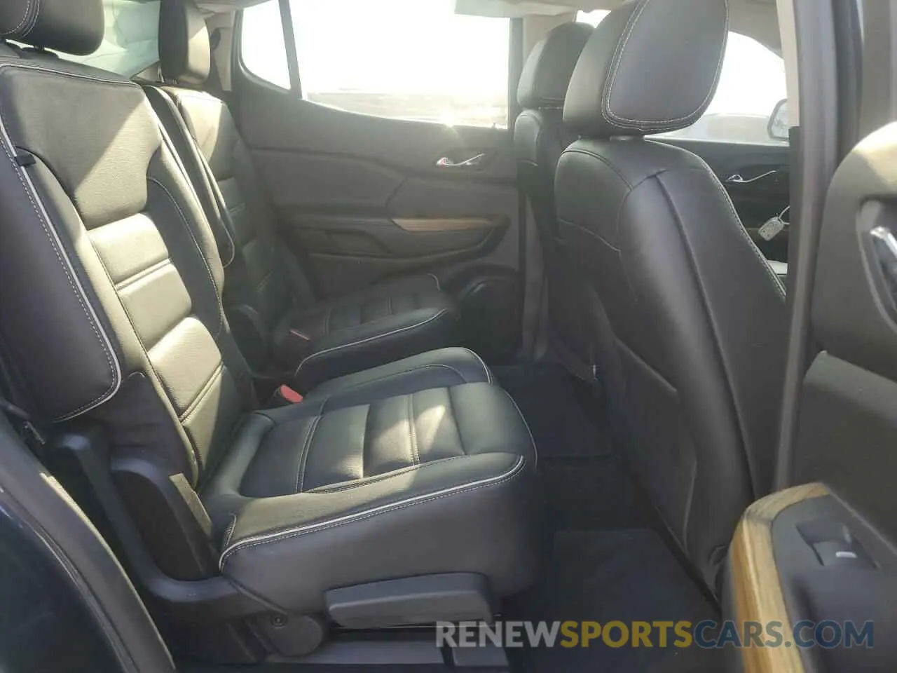 11 Photograph of a damaged car 1GKKNPLS7KZ137018 GMC ACADIA DEN 2019