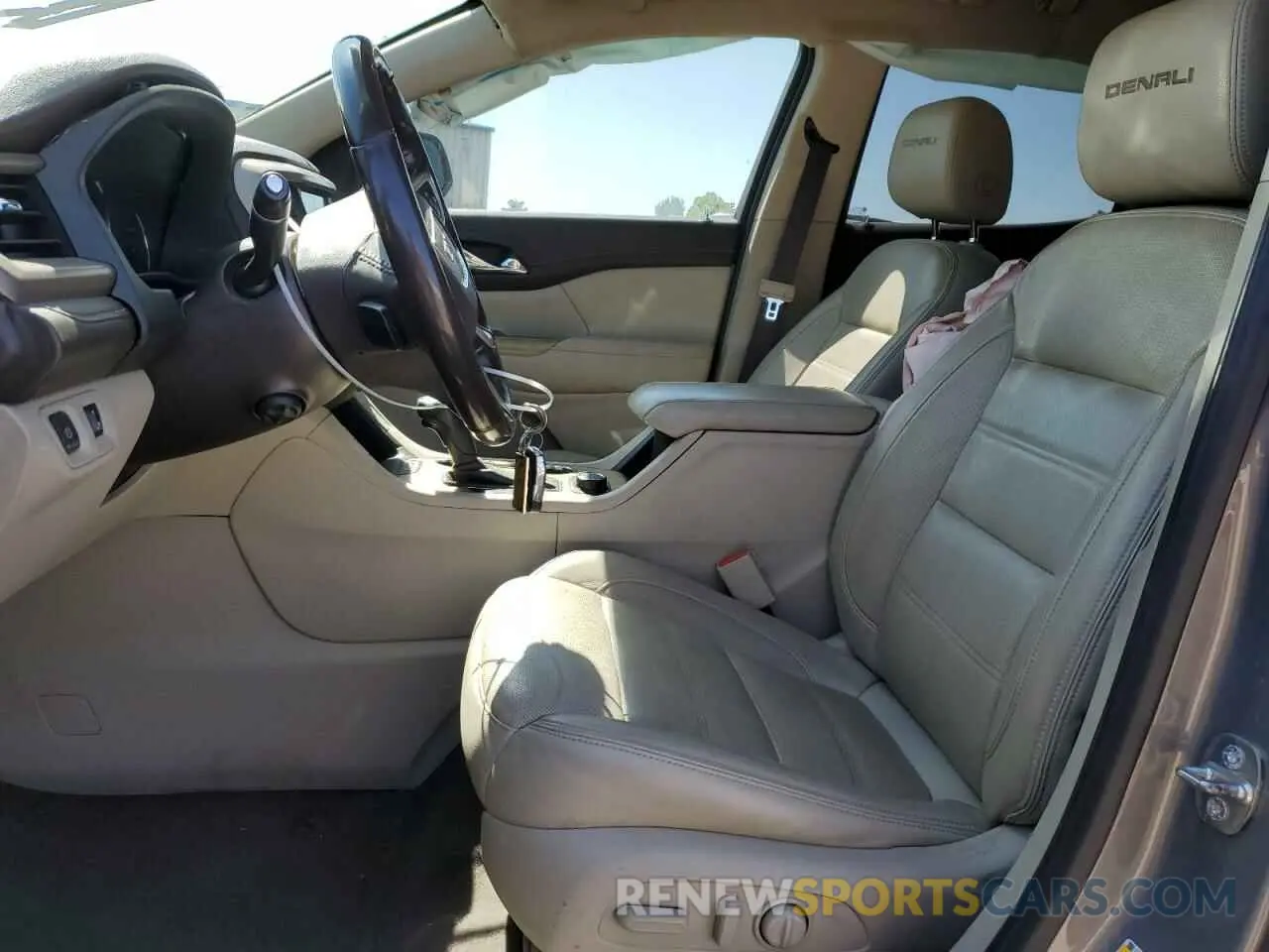 7 Photograph of a damaged car 1GKKNXLS5KZ201623 GMC ACADIA DEN 2019