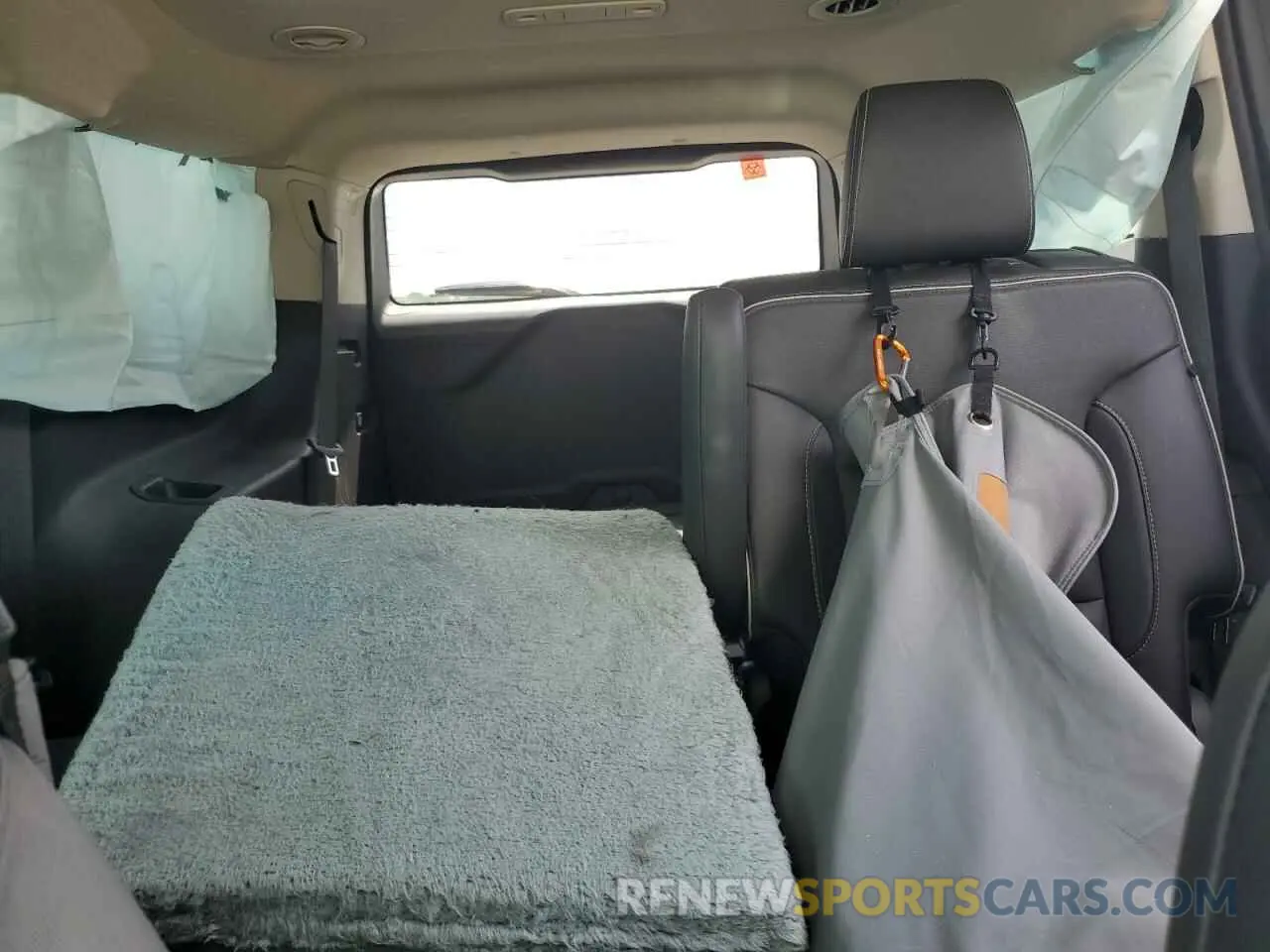 10 Photograph of a damaged car 1GKKNXLS5KZ258565 GMC ACADIA DEN 2019