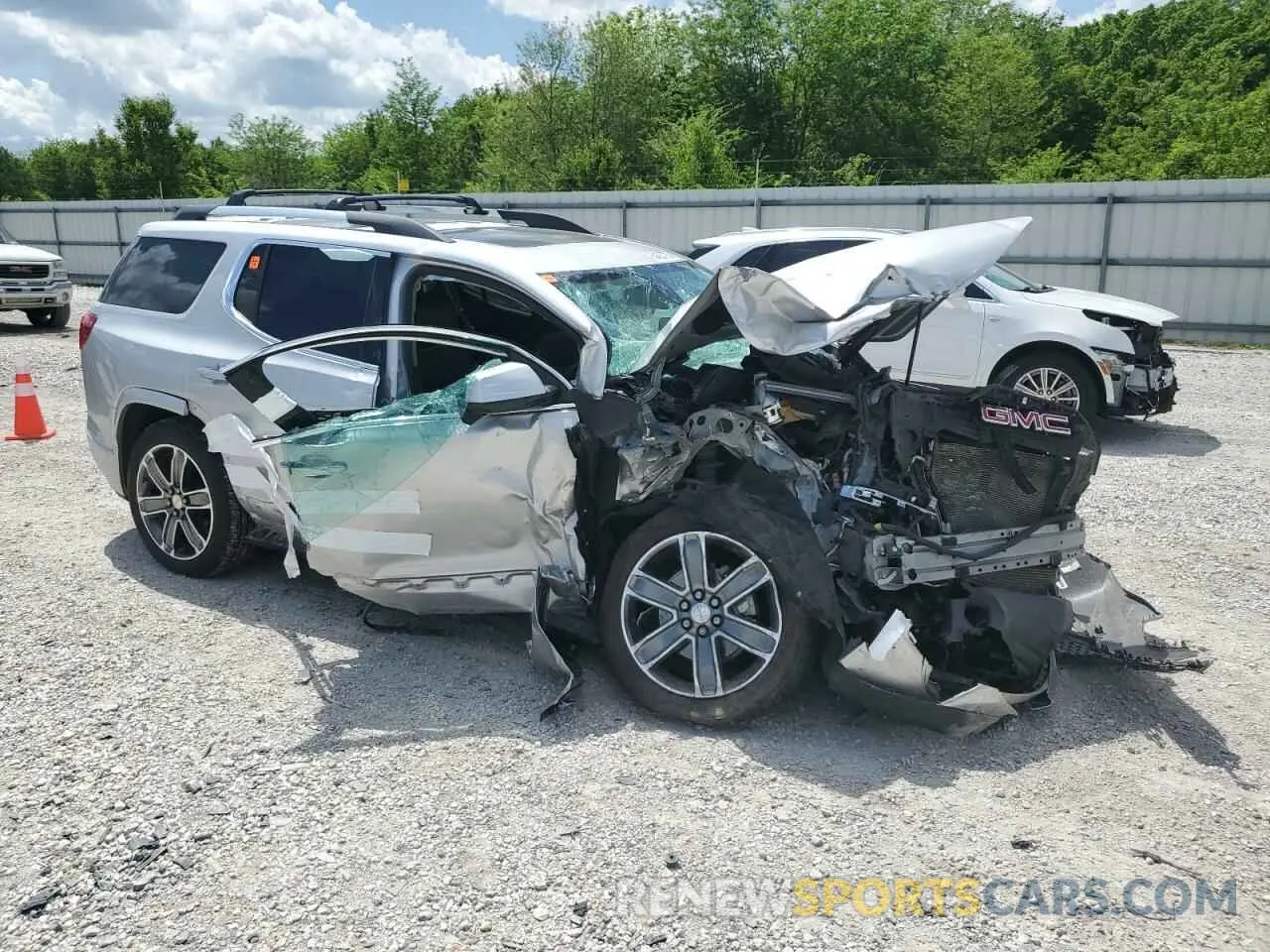 4 Photograph of a damaged car 1GKKNXLS5KZ258565 GMC ACADIA DEN 2019