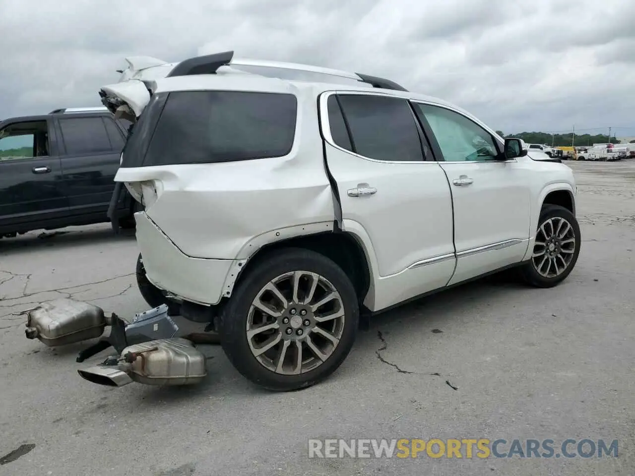 3 Photograph of a damaged car 1GKKNPLSXLZ226972 GMC ACADIA DEN 2020