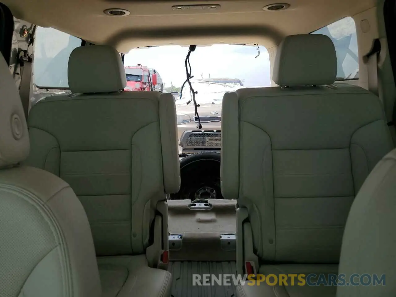 10 Photograph of a damaged car 1GKKNPLS2NZ165586 GMC ACADIA DEN 2022