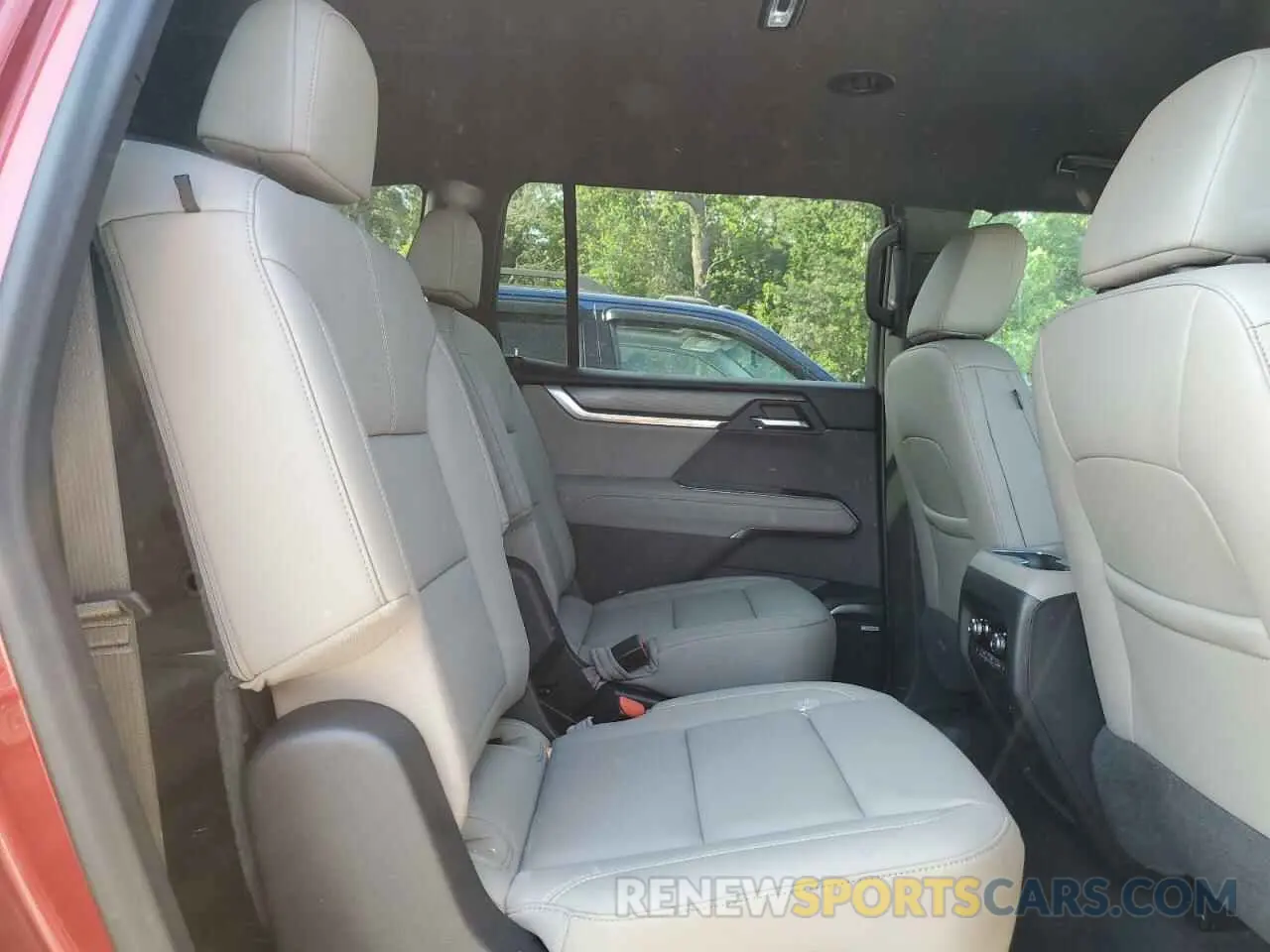 11 Photograph of a damaged car 1GKENKKS0RJ197684 GMC ACADIA UPL 2024